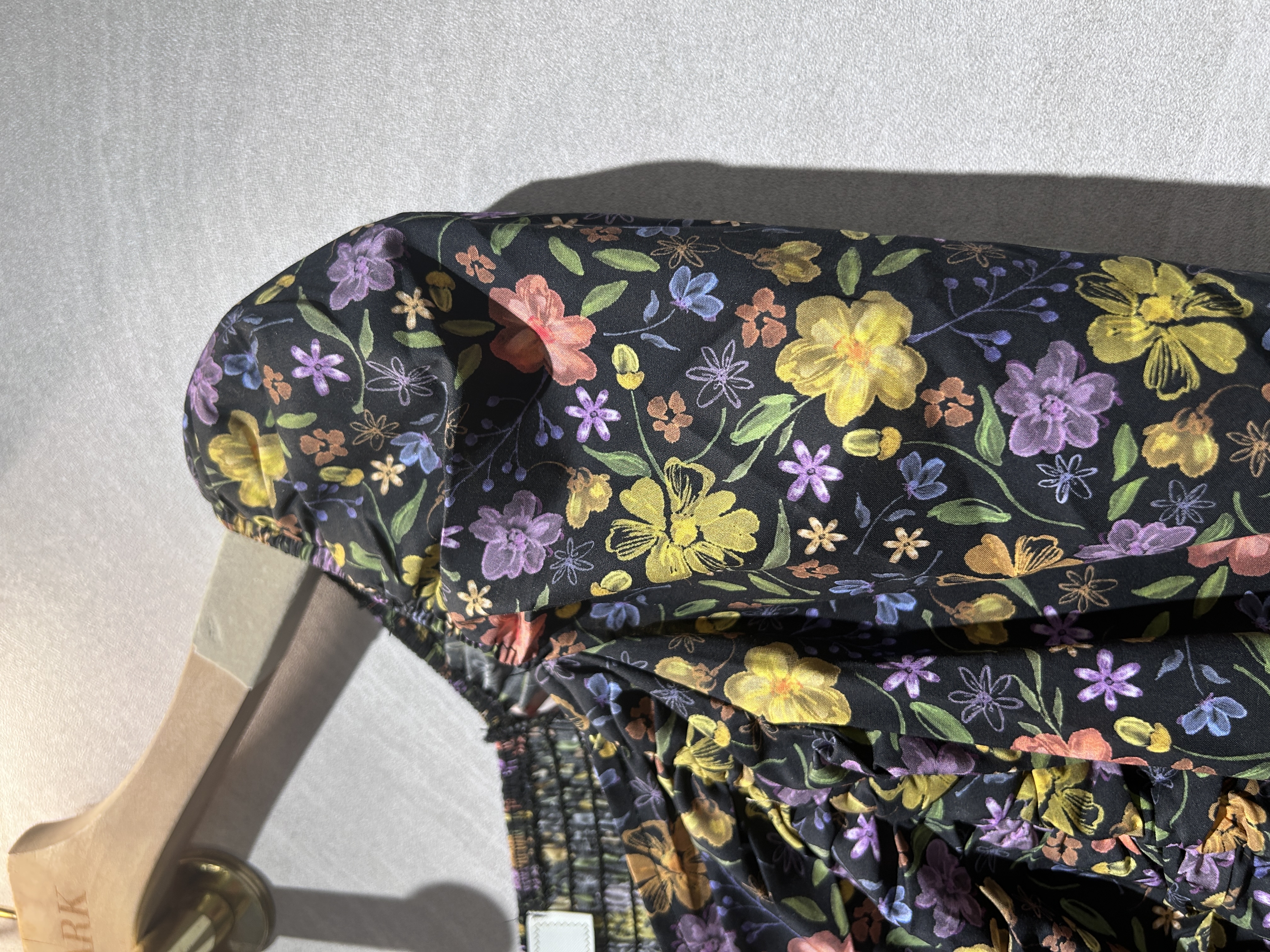 黑色手繪圖印花上衣