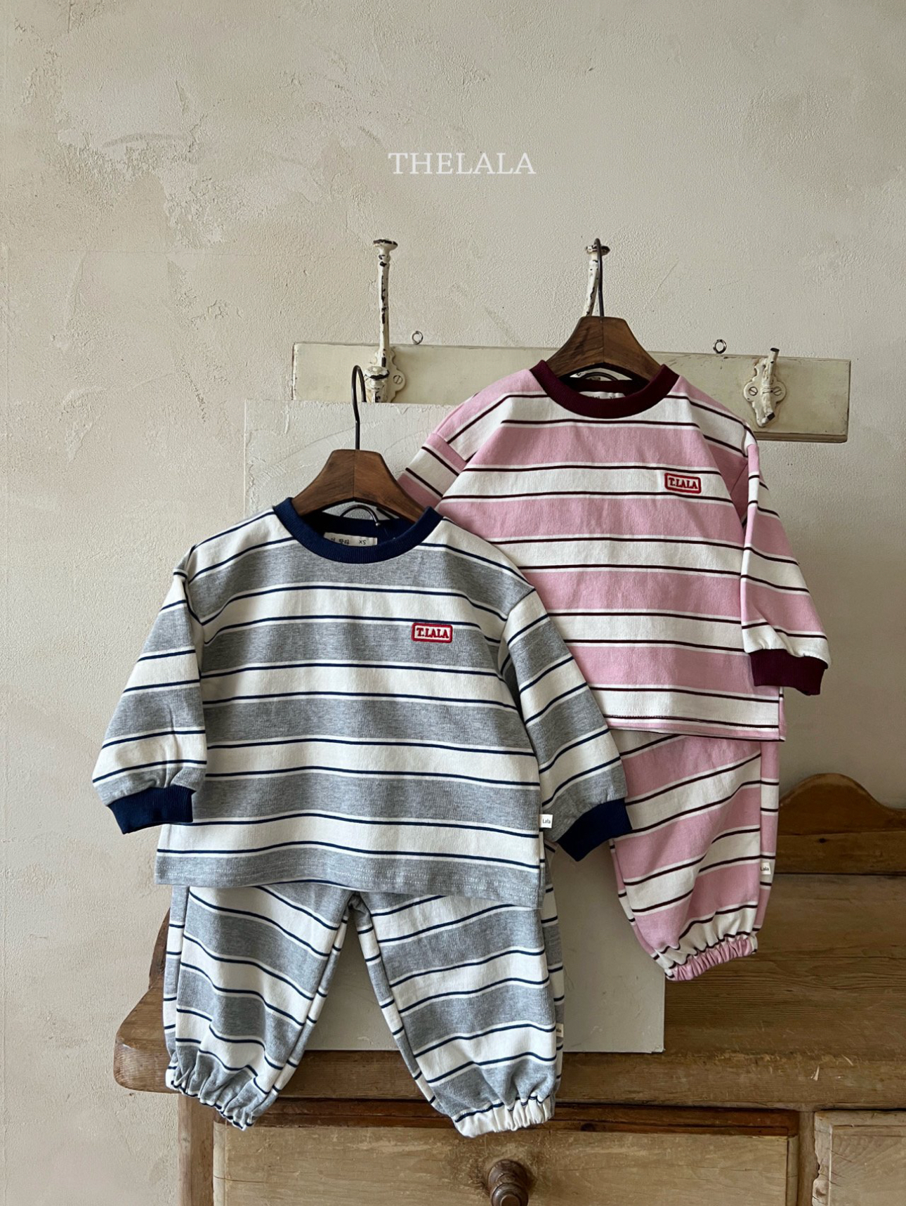 🌸預訂 韓國直送🌸🇰🇷THELALA兩色標誌刺繡章條紋上下套裝