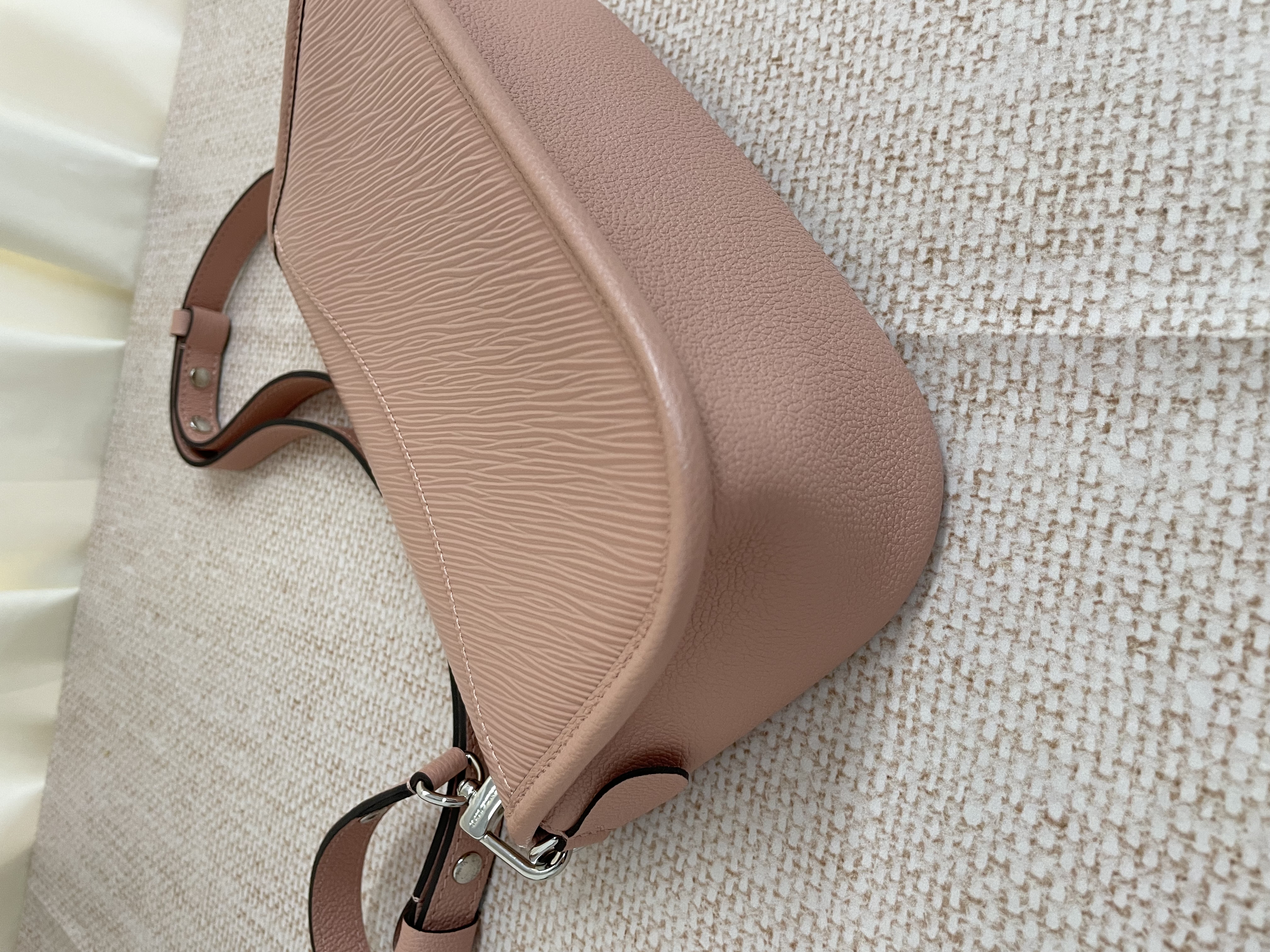 Pre-owned Louis Vuitton Buci / Product Code: 26043003