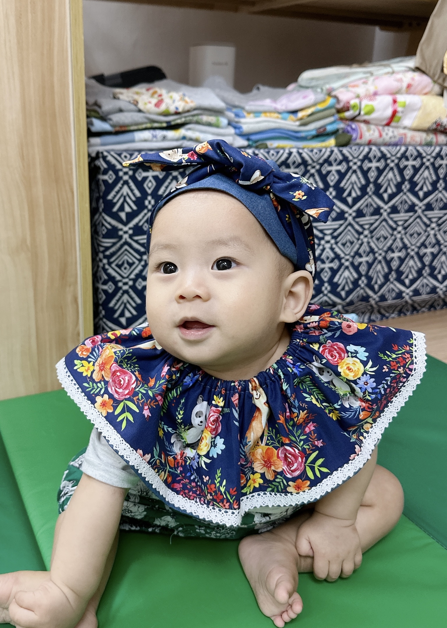親子套裝———粉色兔子純棉口水肩 & 媽媽髮圈套裝