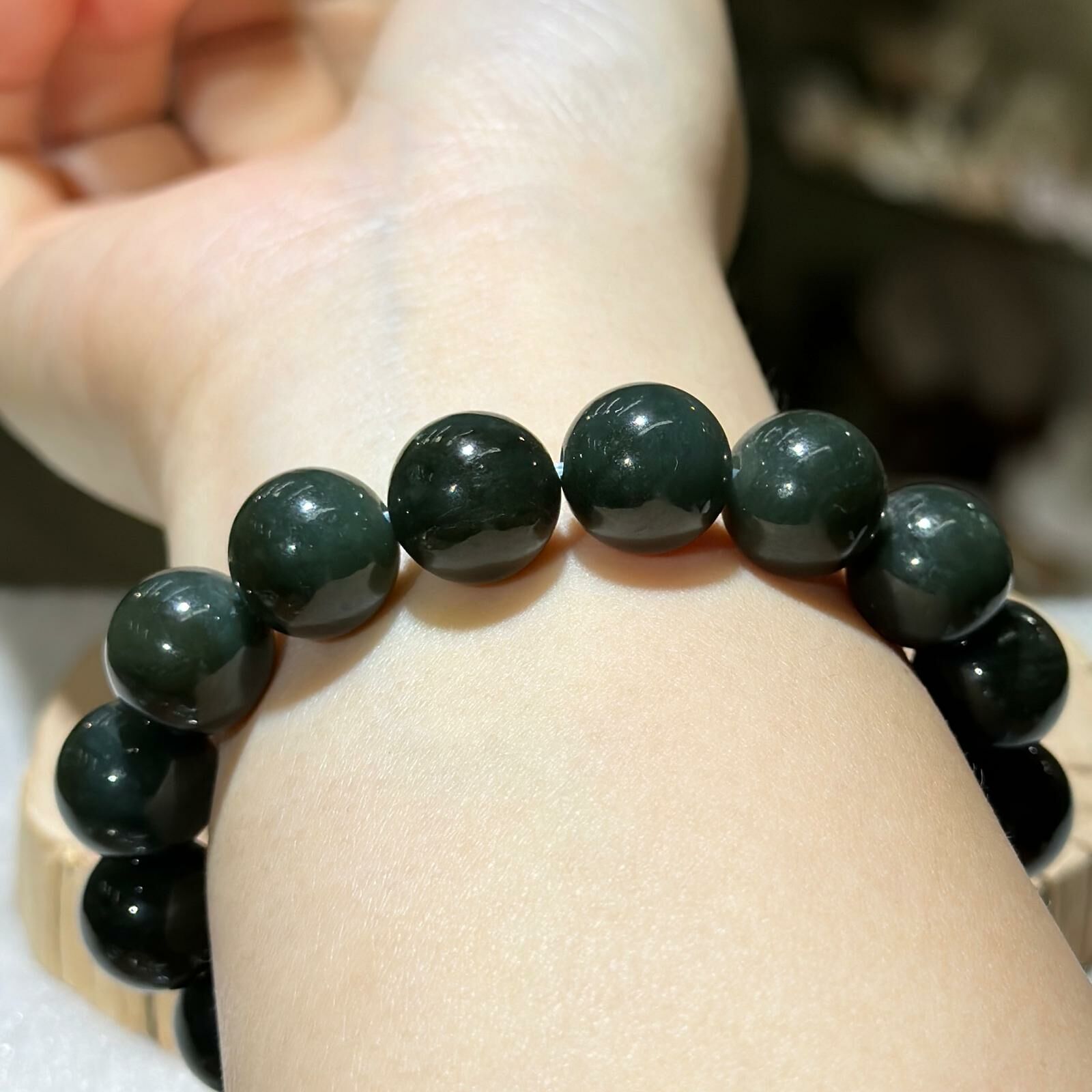 和田玉手串 12 mm +/- (深)