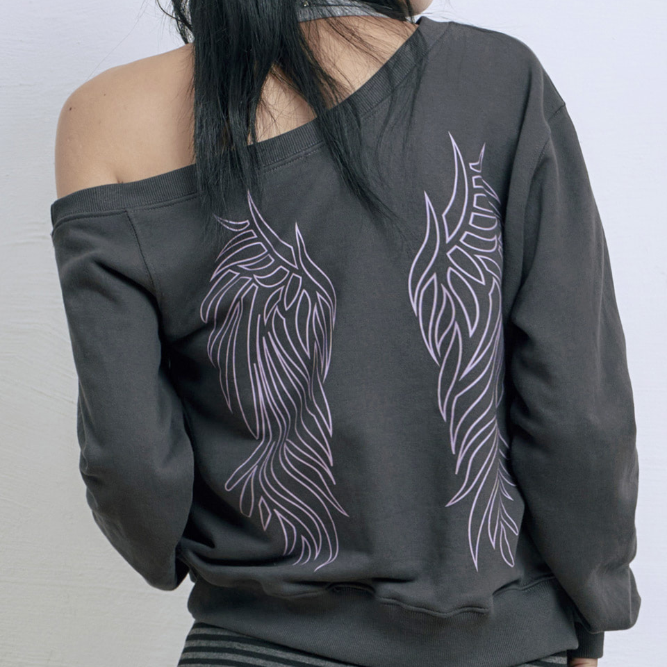 Venhit x Kuromi Off-shoulder Wing Sweatshirt (Black)