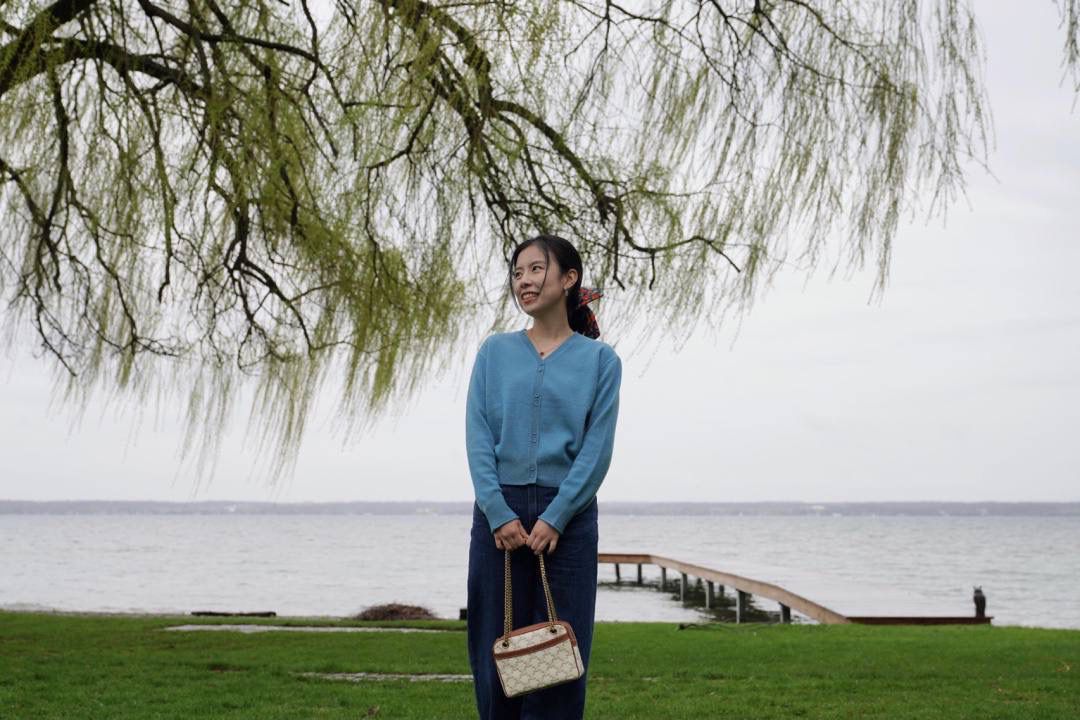 🔥大货实拍图 𝗖𝗘𝗟𝗜𝗡𝗘♥𝗖𝗔𝗡𝗩𝗔𝗦 𝗣𝗔𝗧𝗔𝗣𝗔𝗡𝗦 型号：196252 尺寸：20.5*15*4.5cm TA真的非常好用+多种背法+价格合适+细节满满～双链条腋下，单链条单肩，斜挎/手拿 一包多用✔️