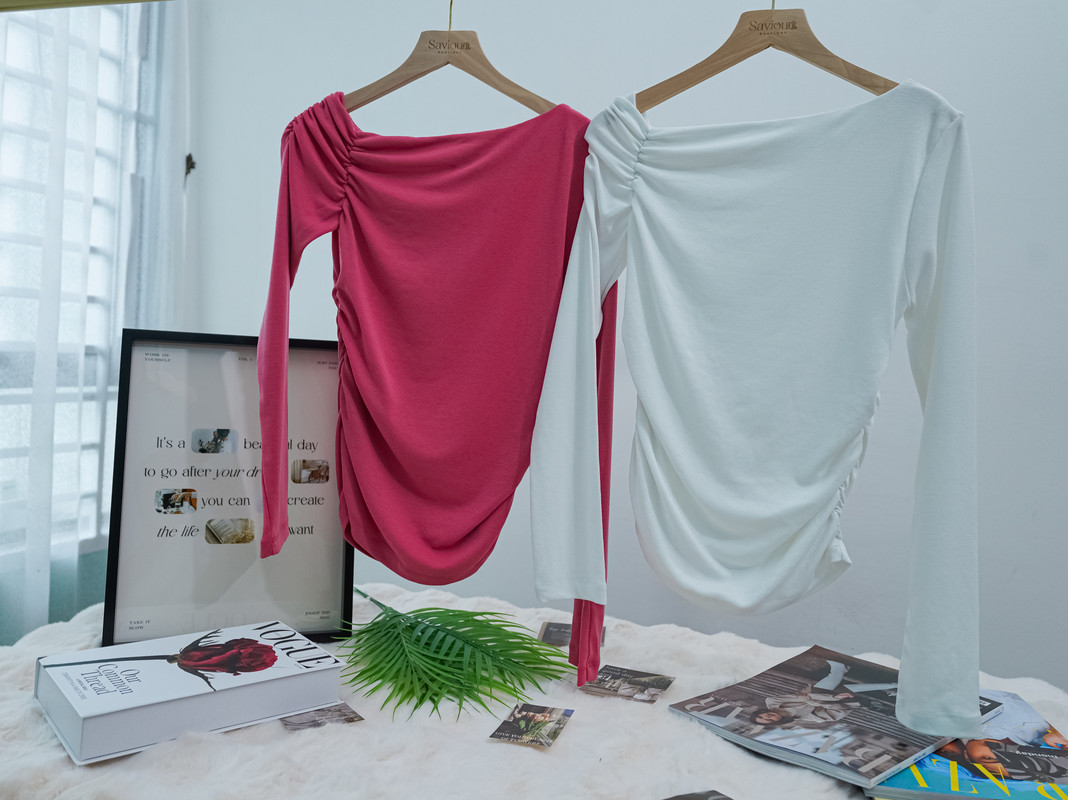 Asymmetrical Ruched Off-Shoulder Fitted Long Sleeve Top ‖ 斜肩抽褶设计感修身长袖上衣 KR0119442