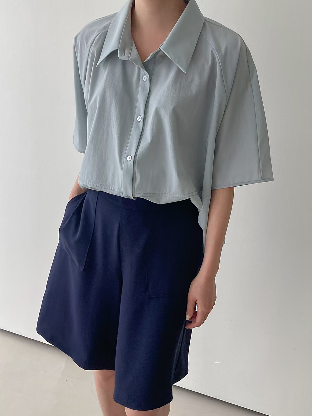 Lightweight Minimalist Shirt ‖ 轻盈极简风格宽松短袖衬衫 KR0174371