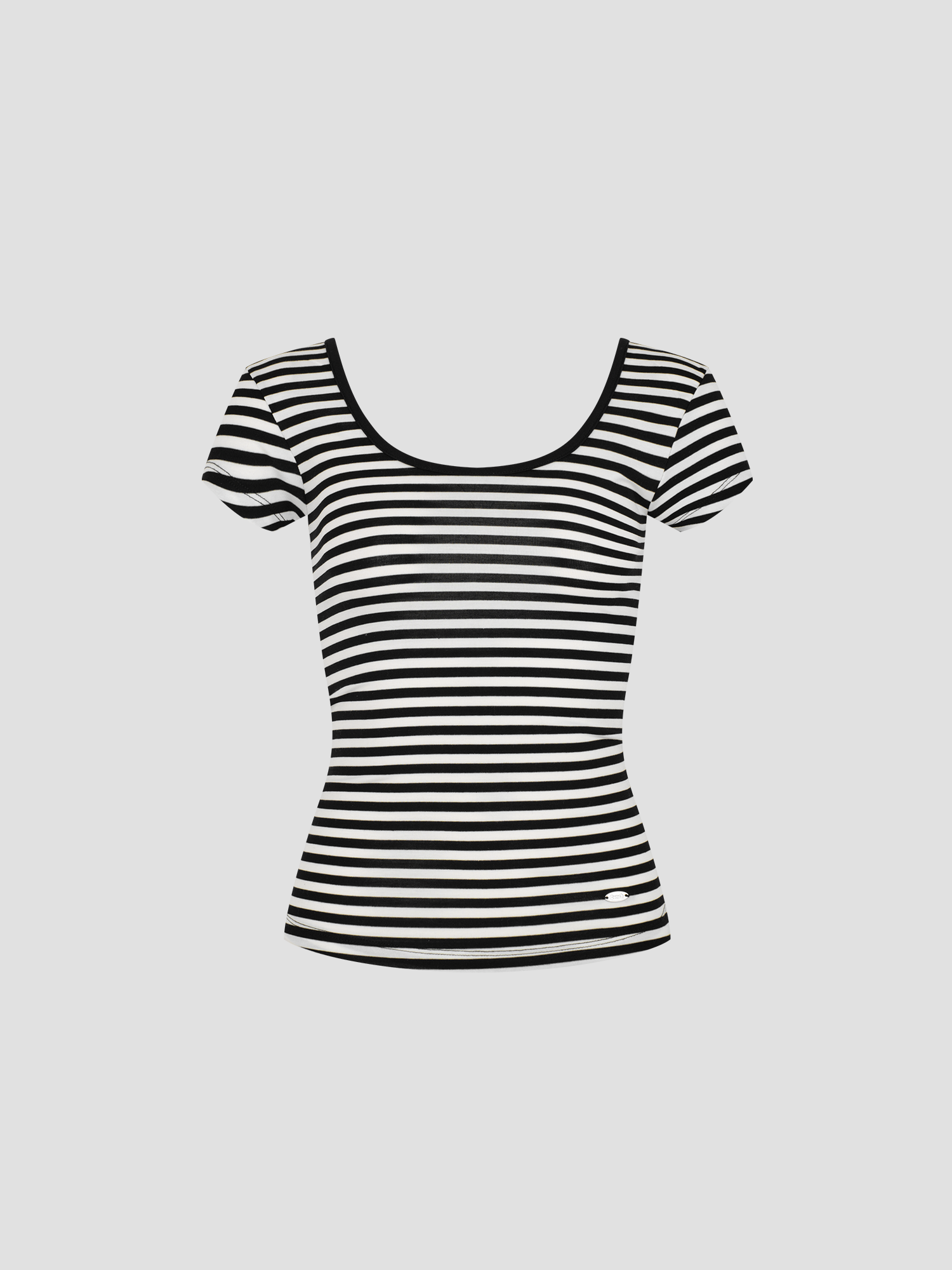 預購_Back open short-sleeved T-shirt by Conch