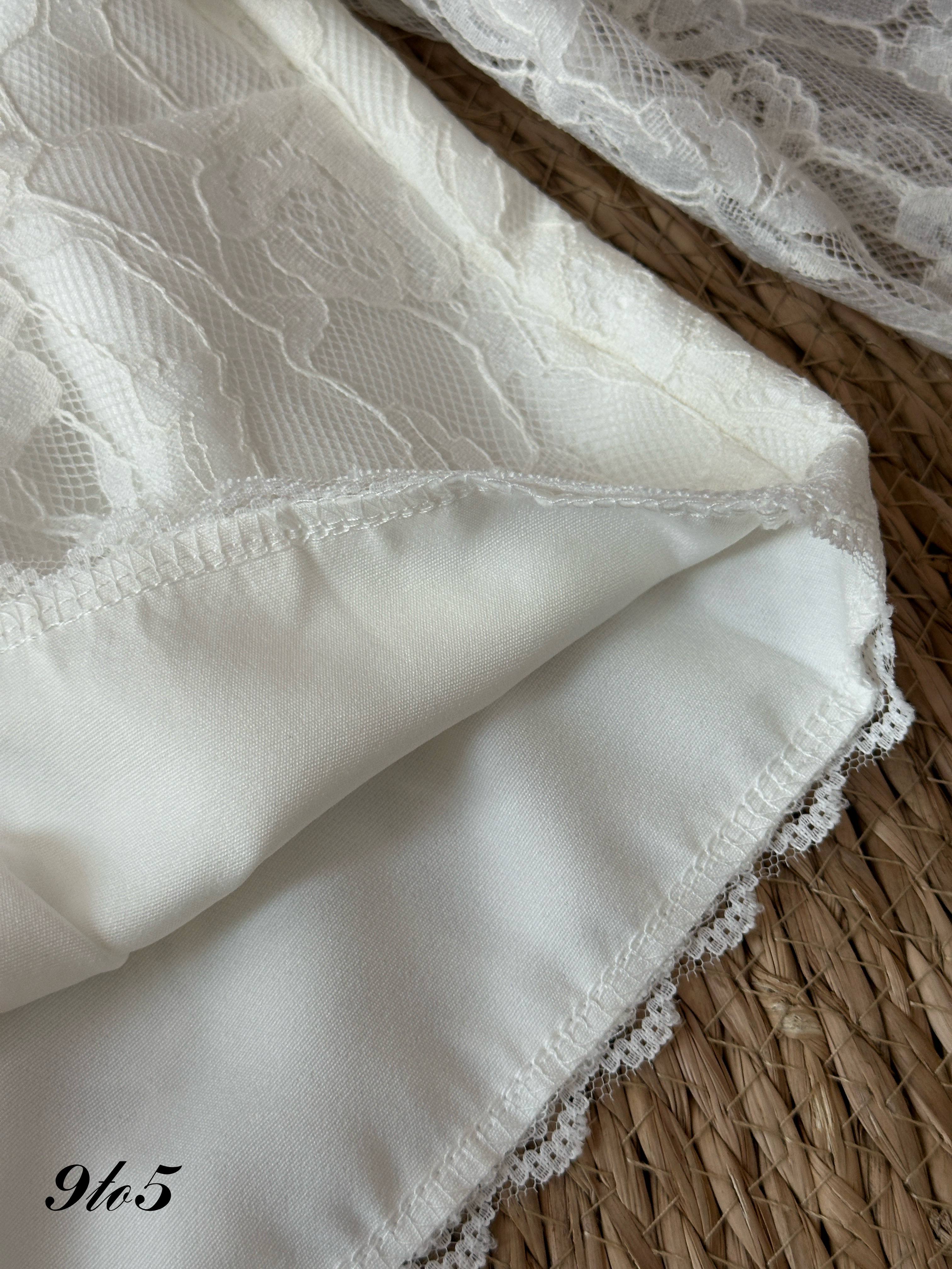 T4032 Cropped Long Sleeve Lace Top - 4 Colors