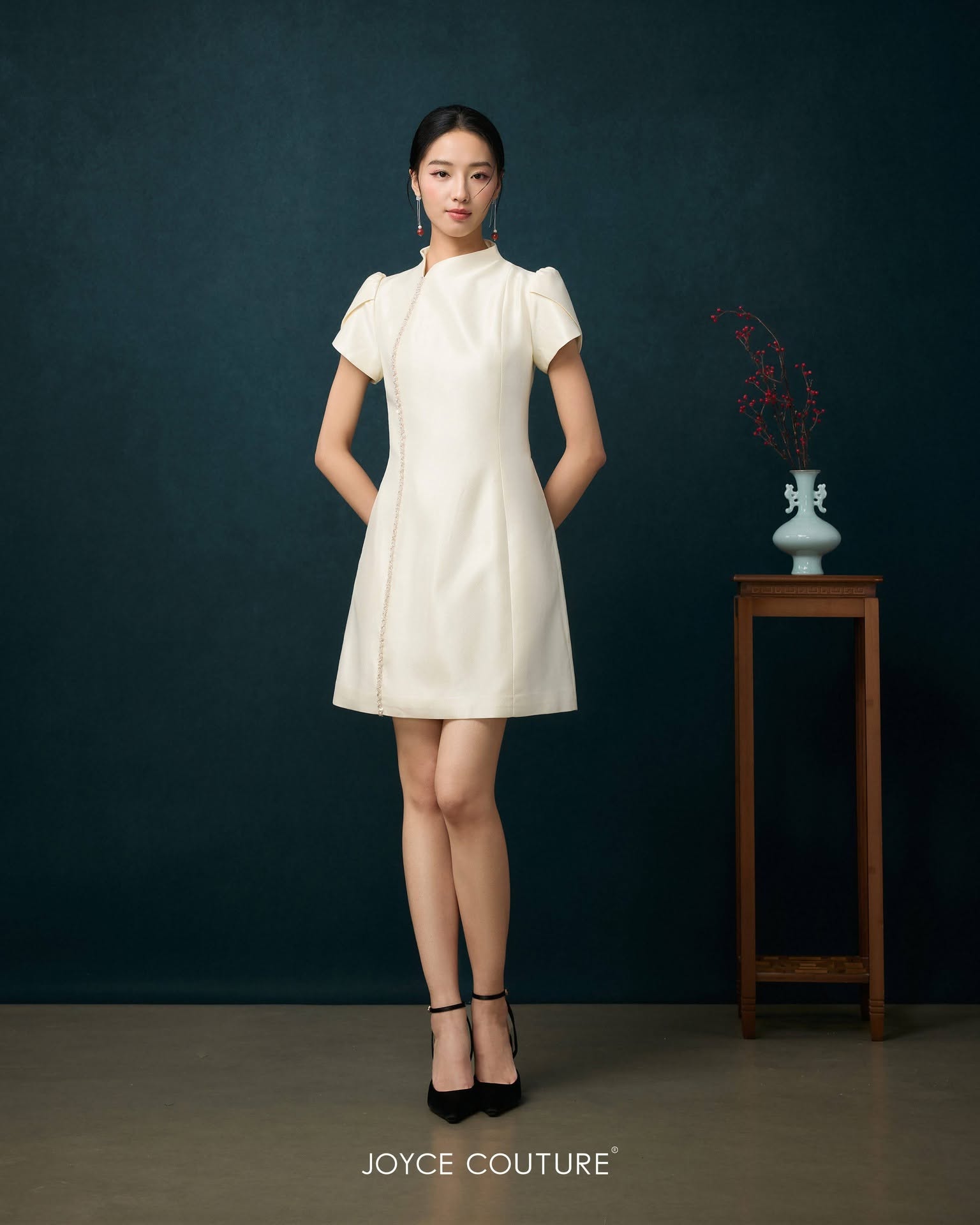 精致的珠饰点缀公主袖连身裙 D0096