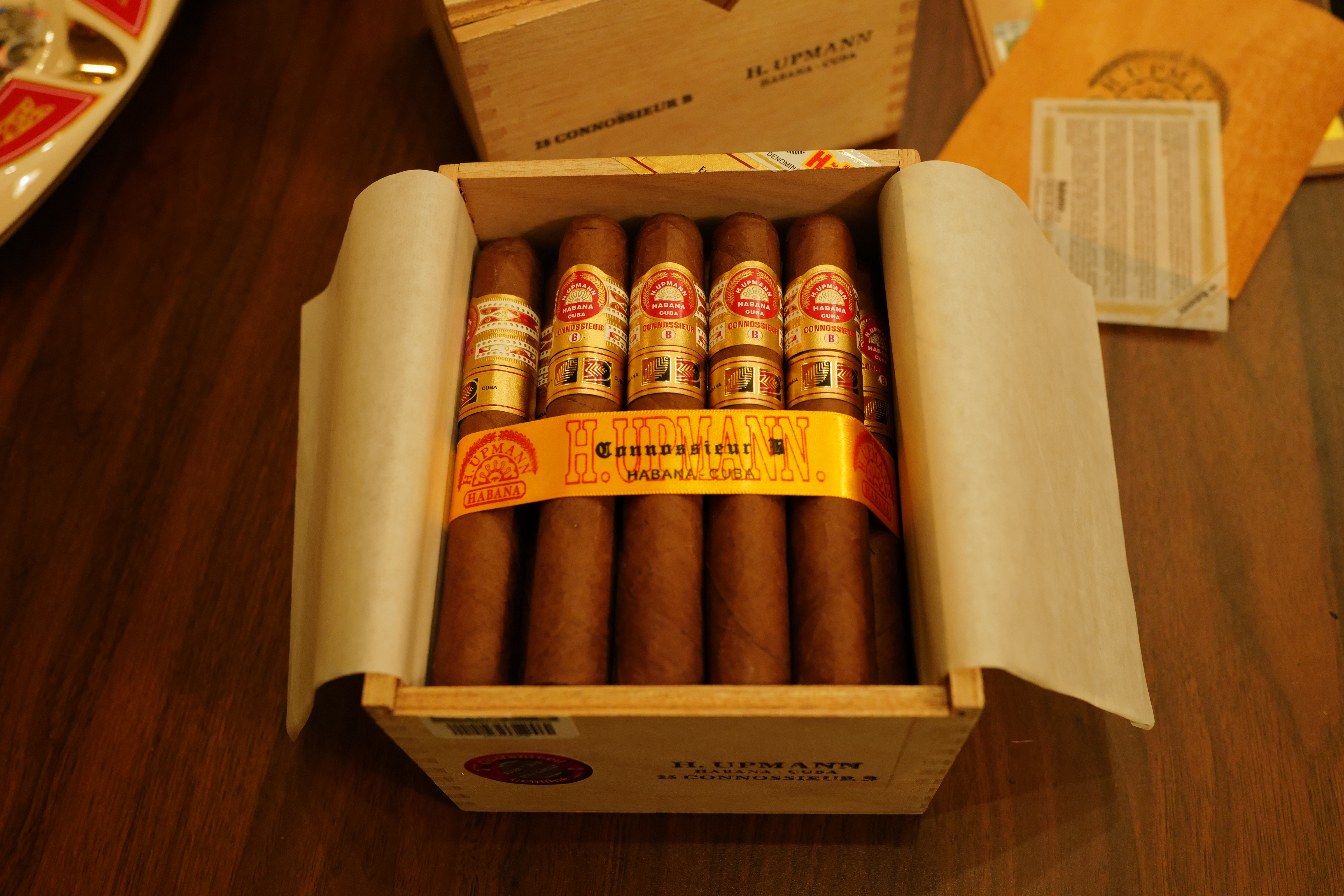 H.Upmann Connossieur No.B LCDH (烏普曼 鑑賞家B)