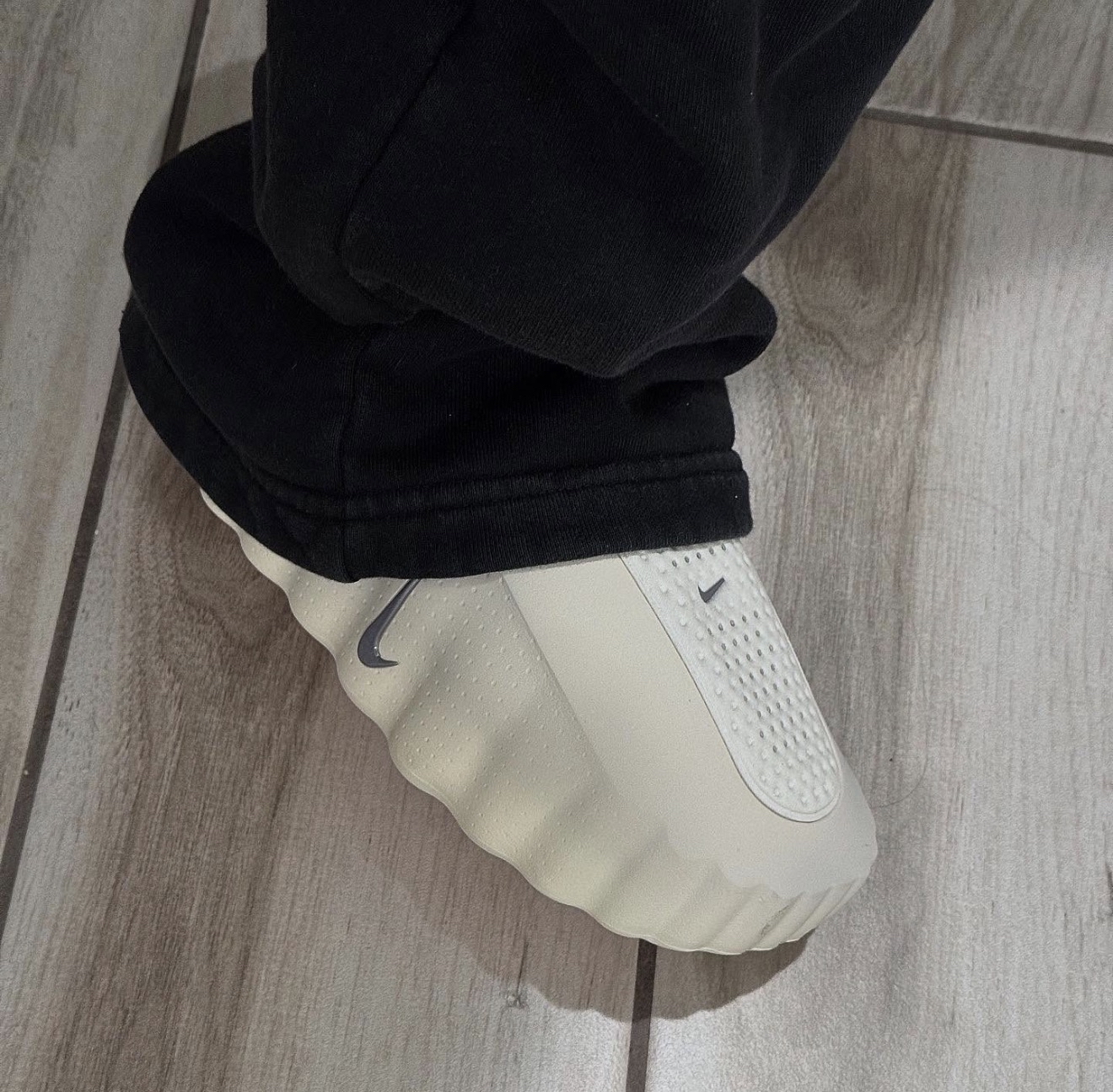 HQ4307-002 Nike Mind 001 Slide Light Bone HQ4307-002