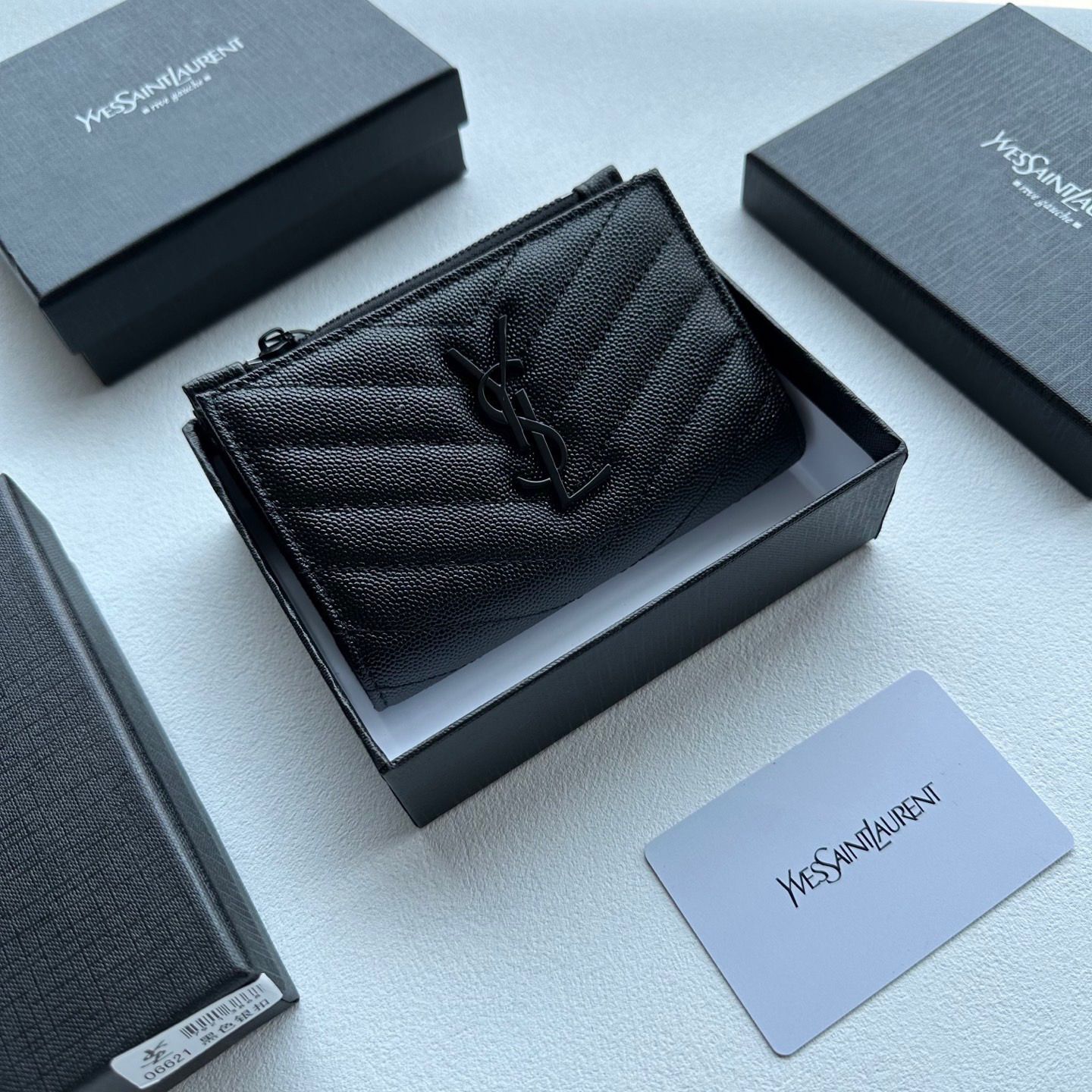 $210隻。Y*sl魚子醬拉鍊短銀包