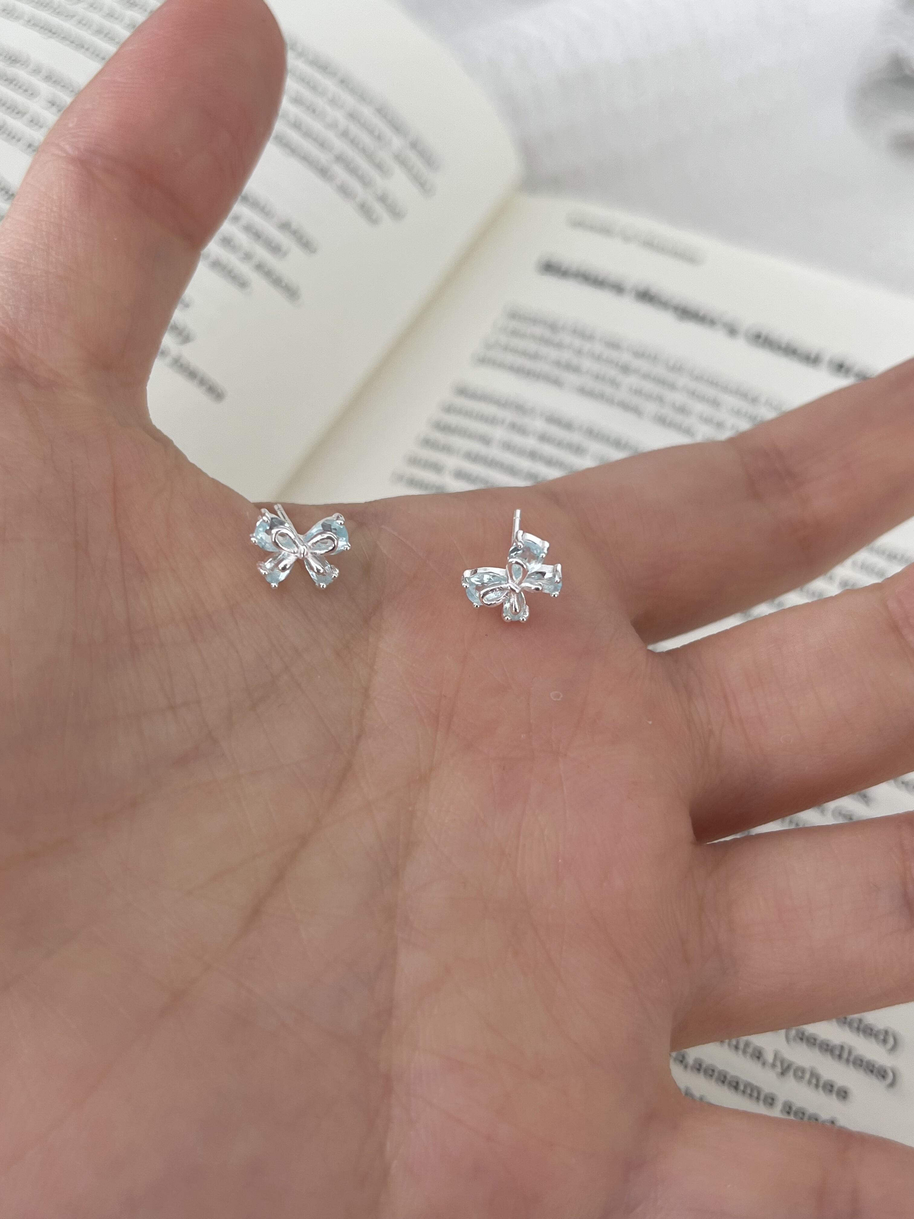 湖畔蝴蝶结耳钉