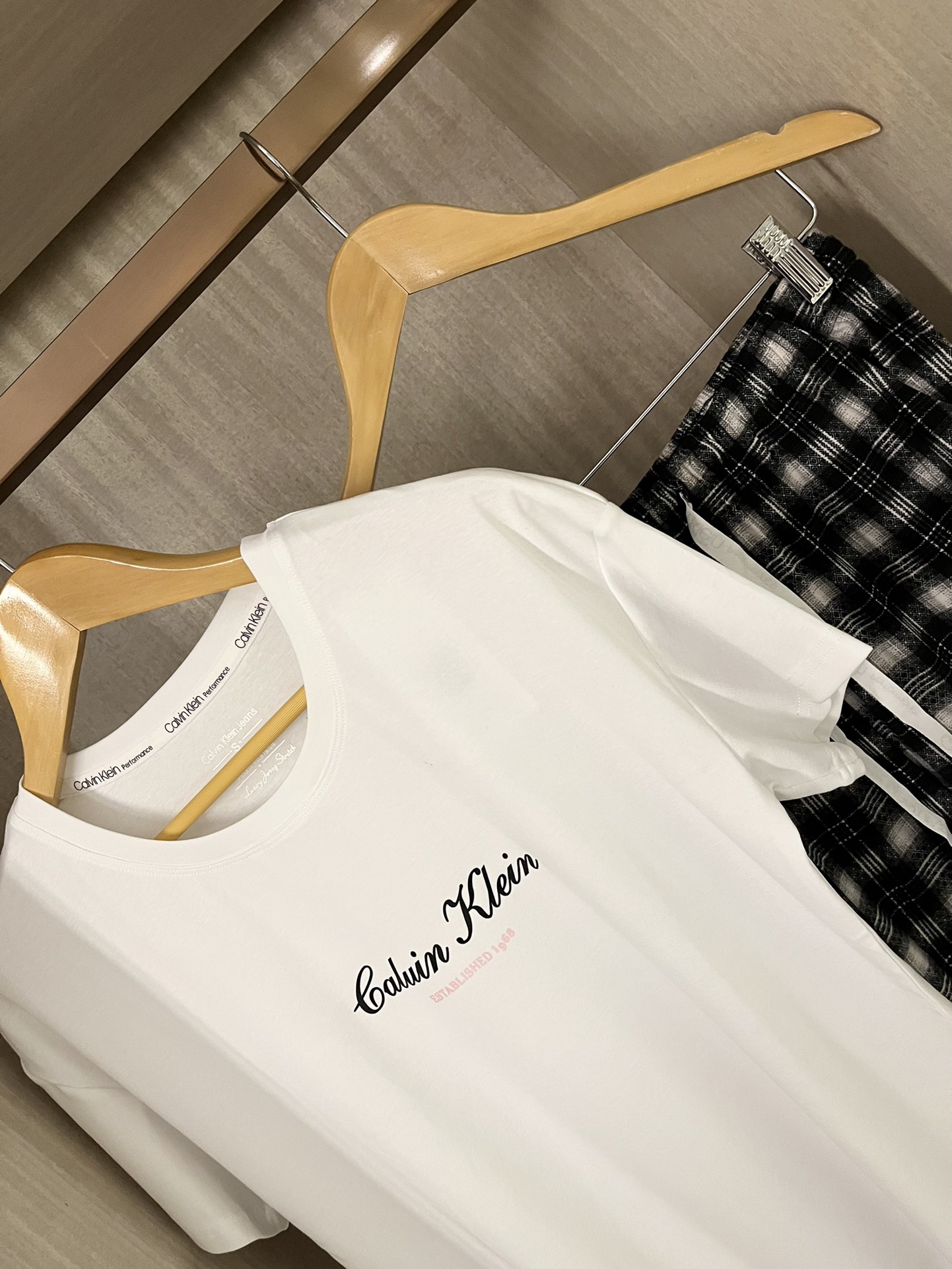 $188套。​🏠 CK 三色家居服套裝｜極致舒適之選 ☁️