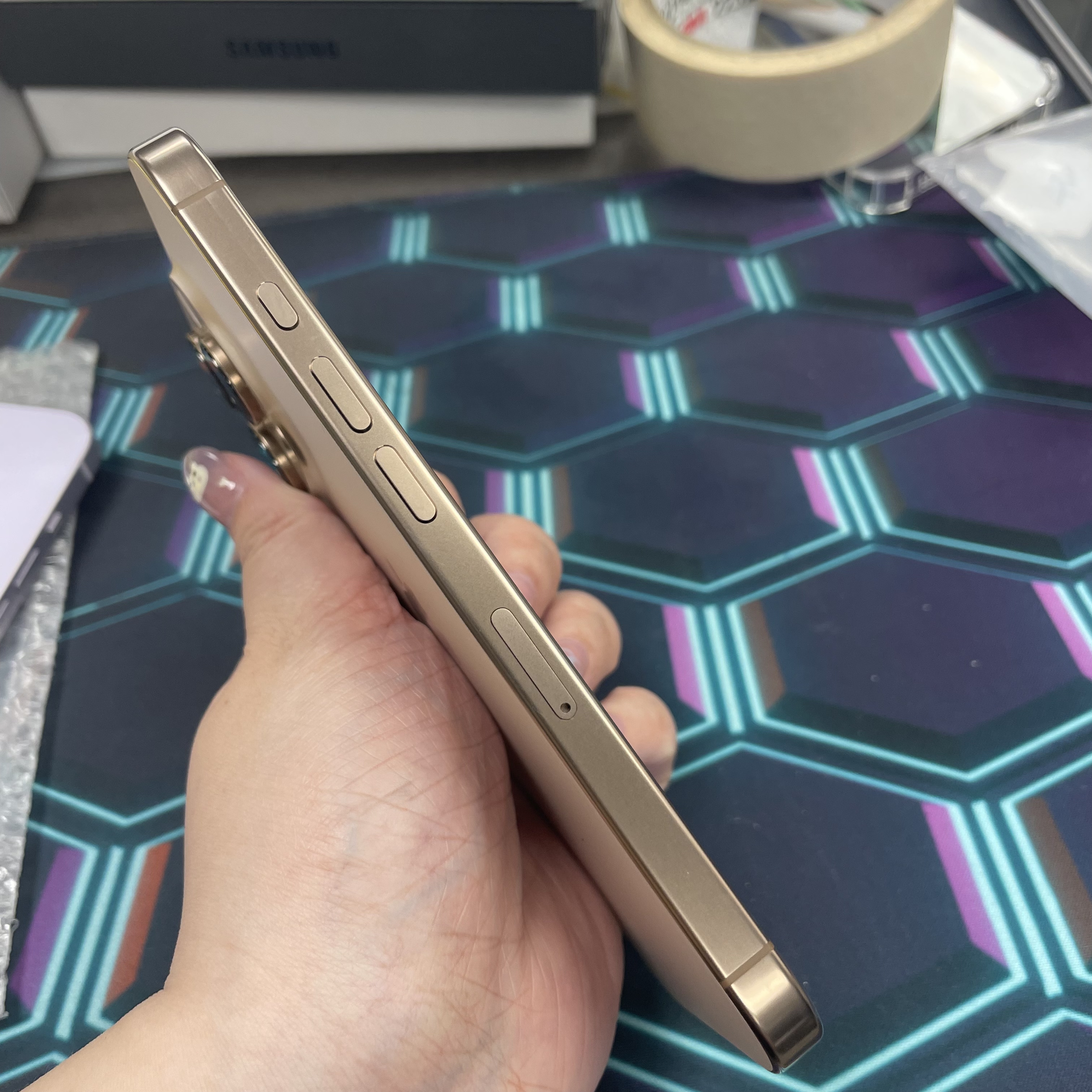 *6770 16 Pro 勁靚機 128GB 電89 沙色 gold