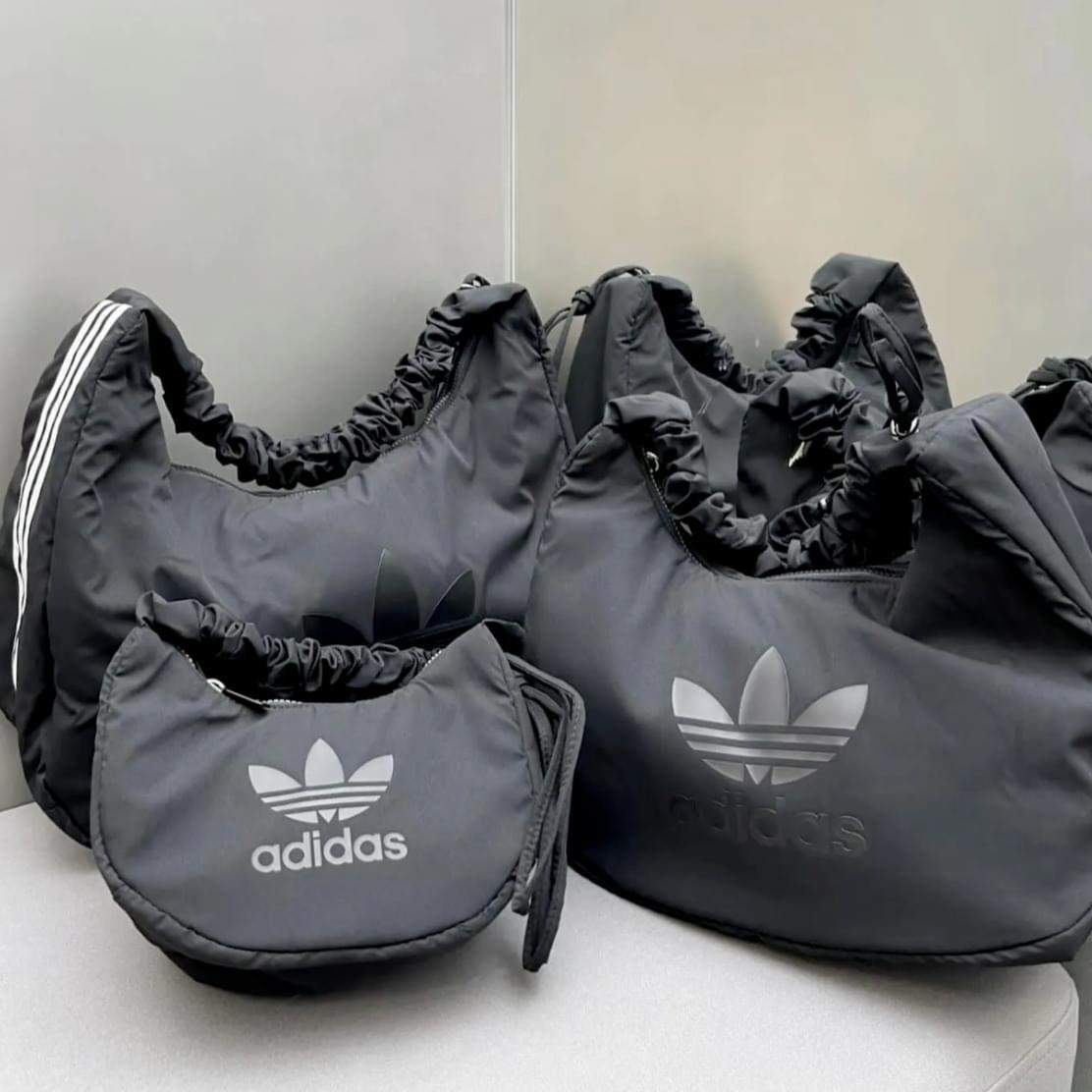 2隻起各減$ 10。Adidas Originals皺摺雲朵包