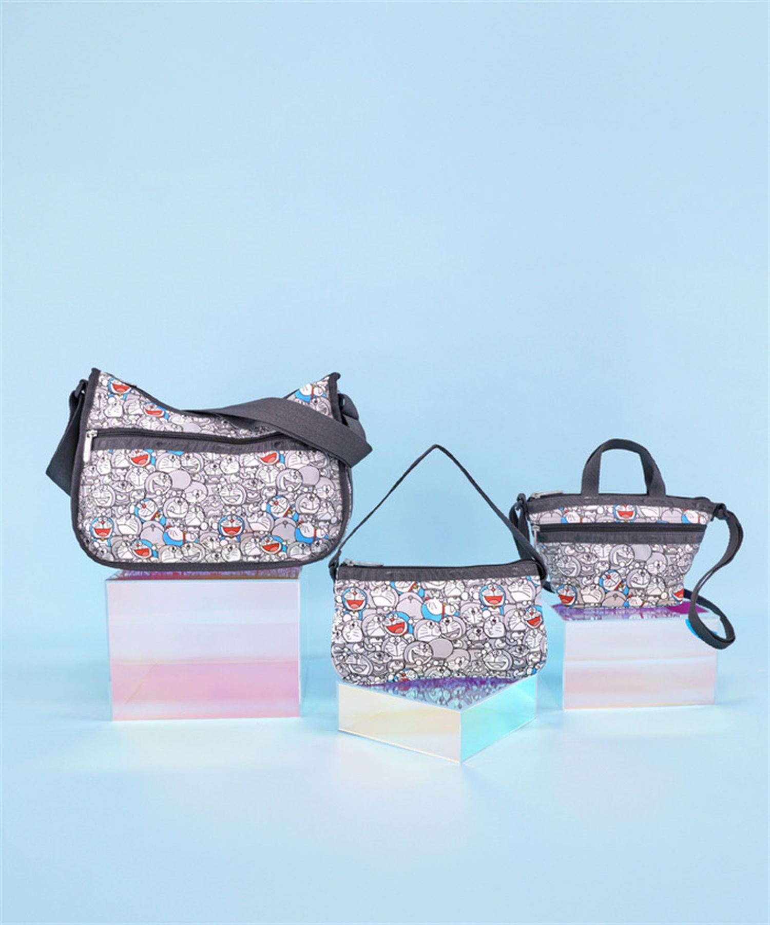 [訂購] [日本直送] 💙 LeSportsac「DORAEMON MINI CROSSBODY」 📏 尺寸/內容：高約14cm｜闊約12cm｜厚約6cm {TF260804}