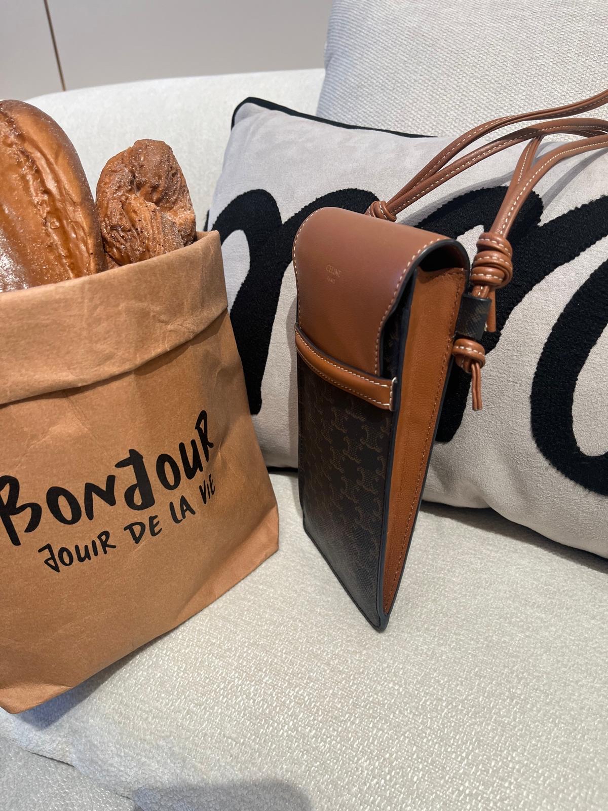 Celine Triomphe Phone Bag 小牛皮電話袋 100%Authentic,98%new ✅dust bag