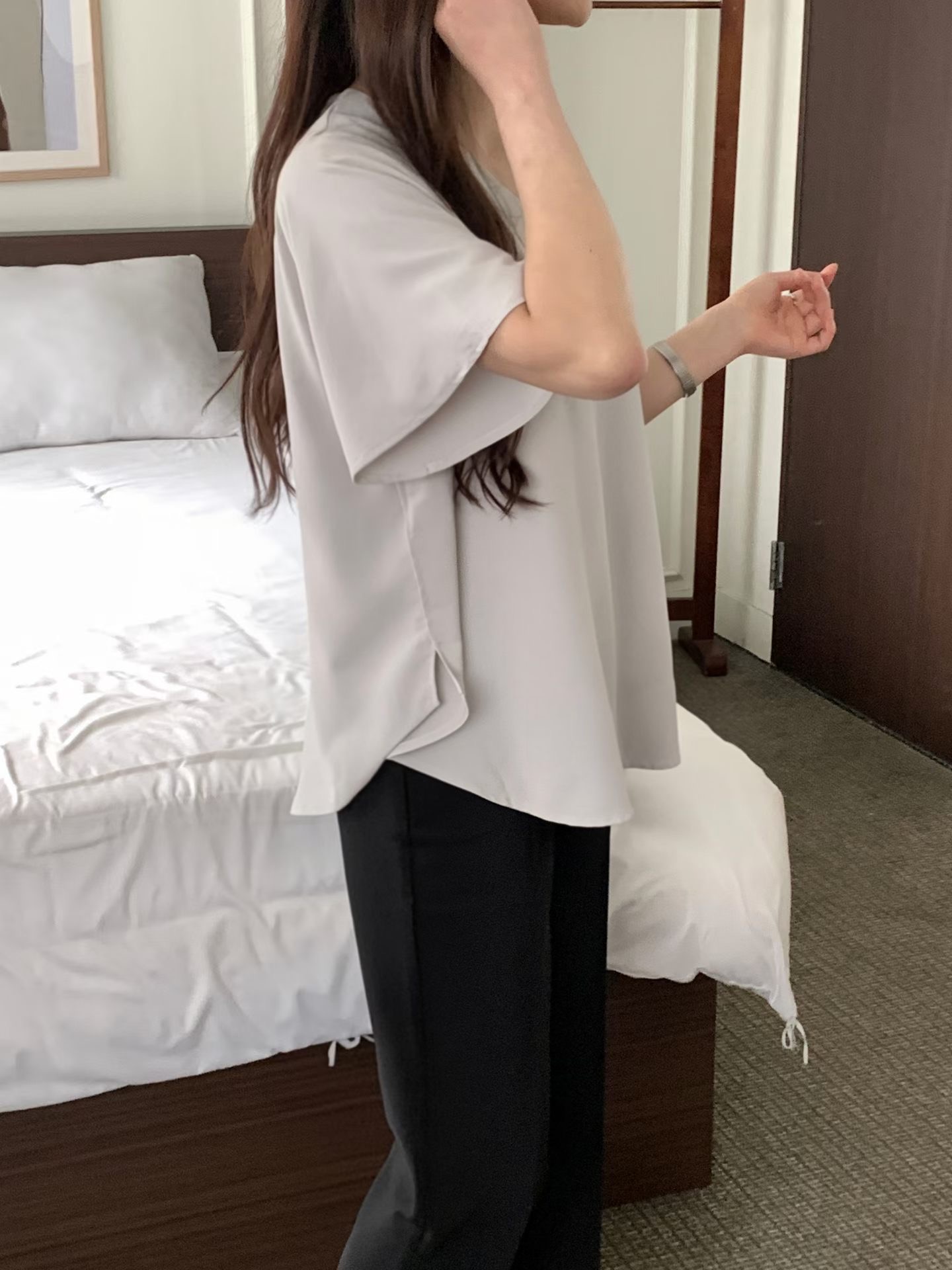 G6412 淨色V領荷葉袖top