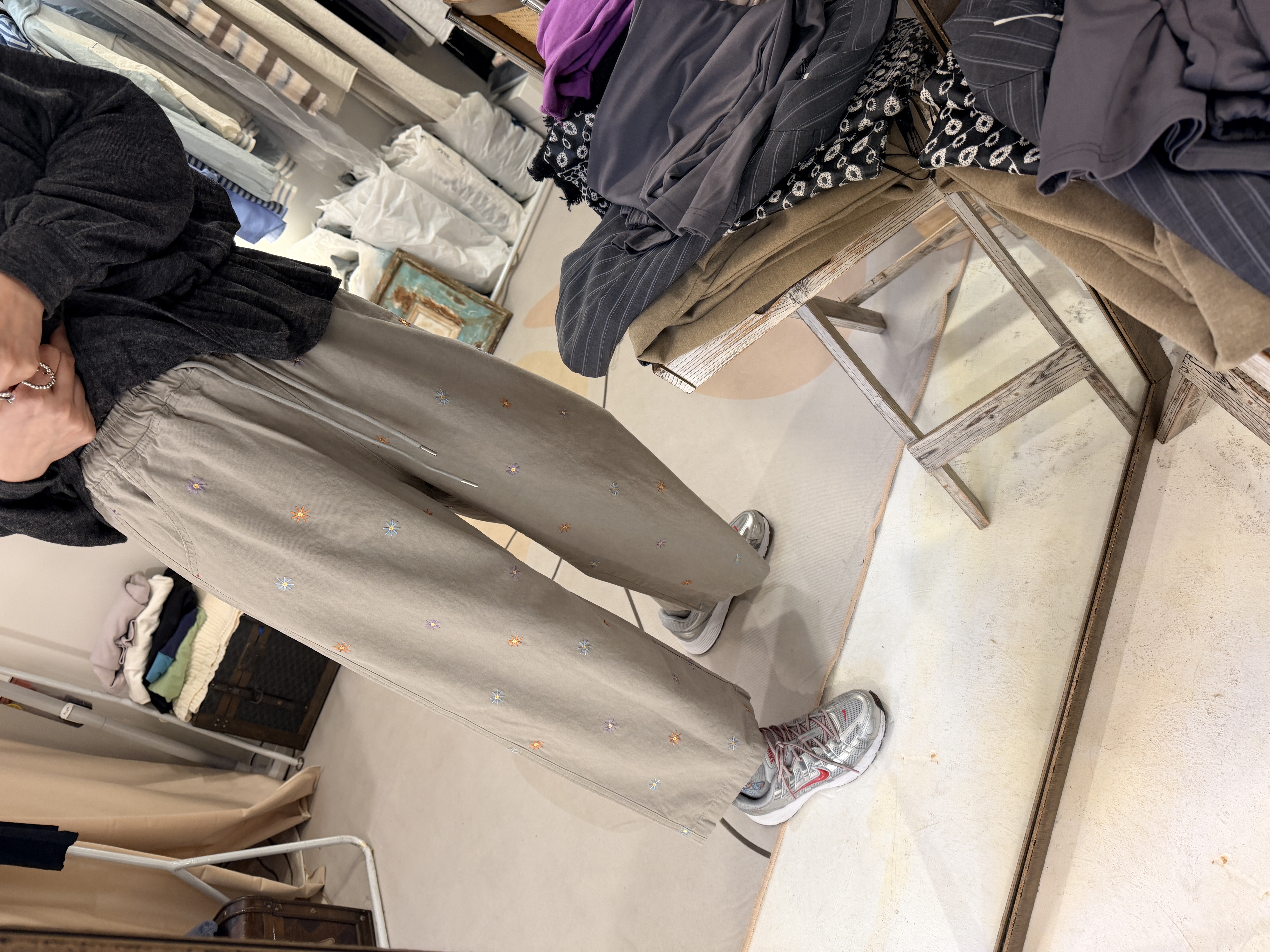 Flower embroidery pants