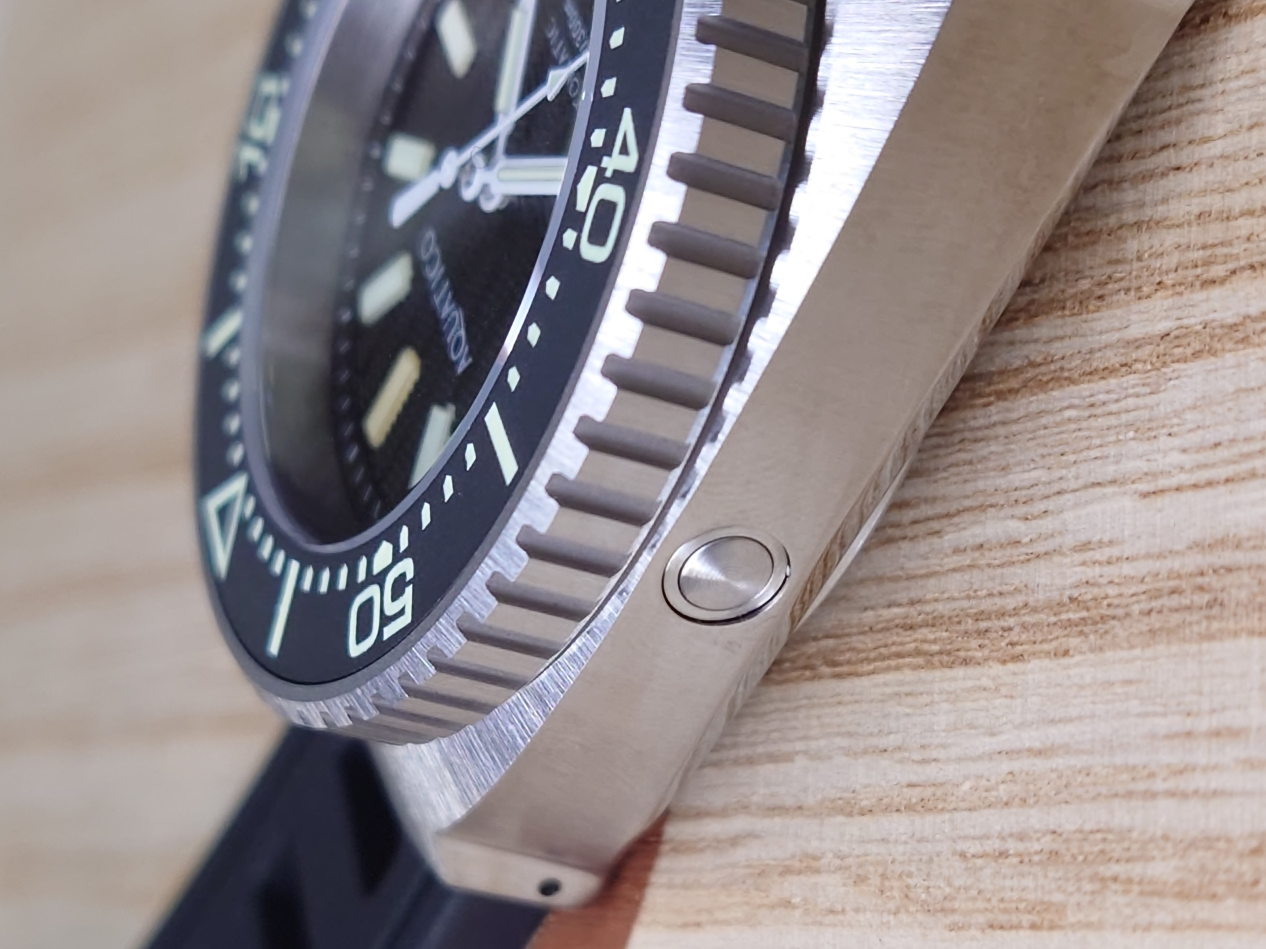 Aquatico T100 Super Marine Titanium Tritium 5 級鈦合金超級夜光機械錶