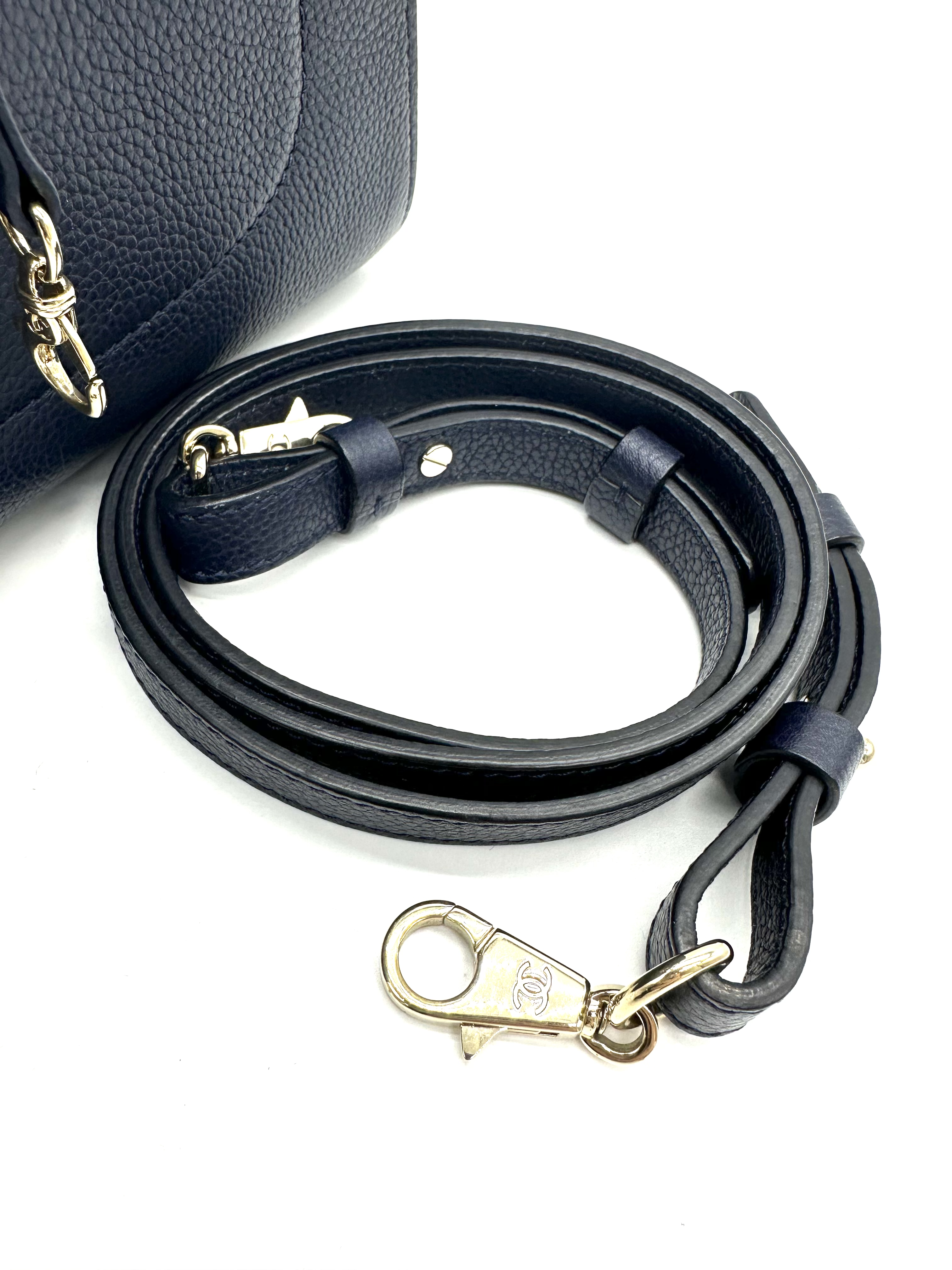 Pre-owned Chanel Neo Executive Tote bag/ Product Code: 26031812