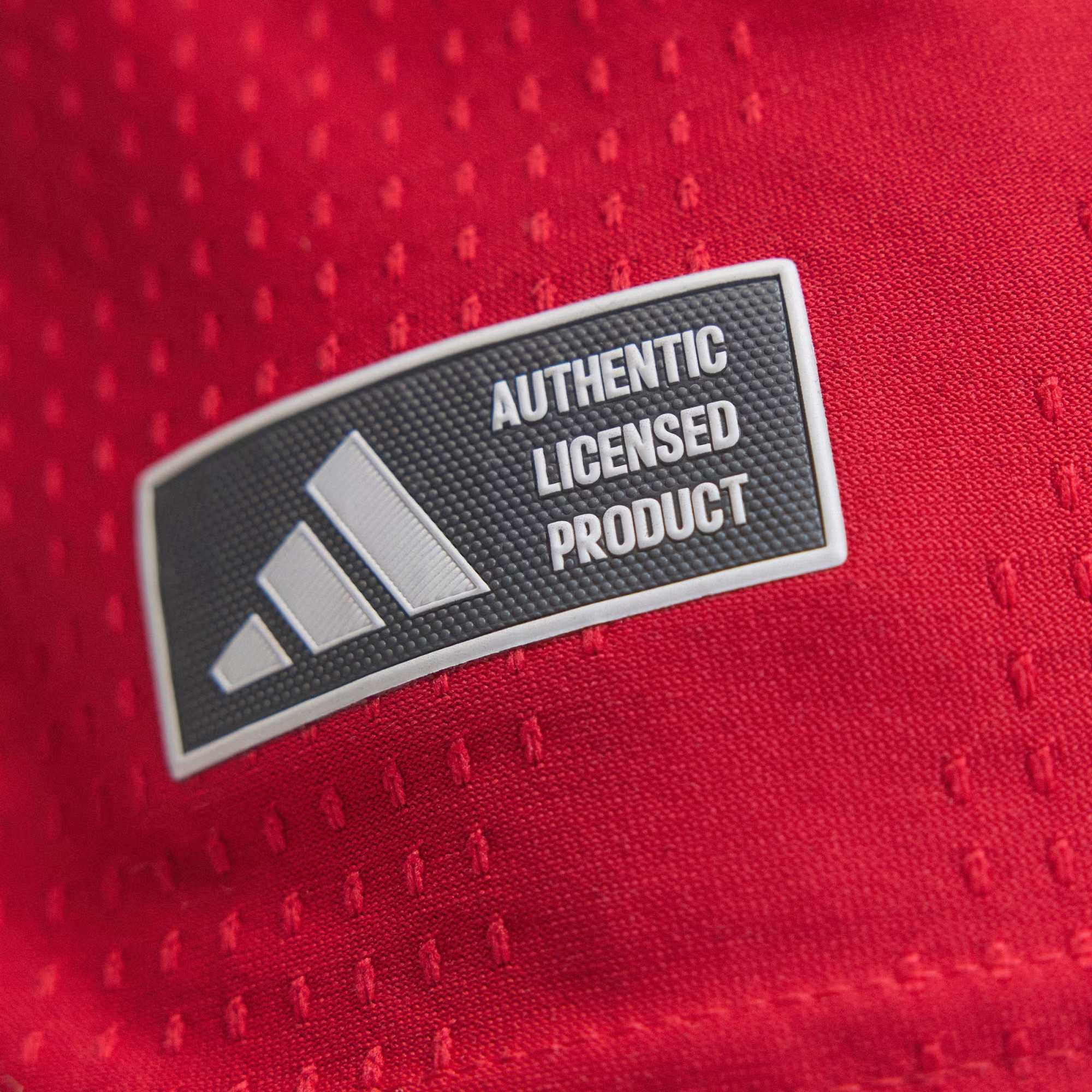 重現七十年代紅魔榮光 Adidas Manchester United 曼聯 2026-27 主場球員版球衣 (可加印字章) KA6868