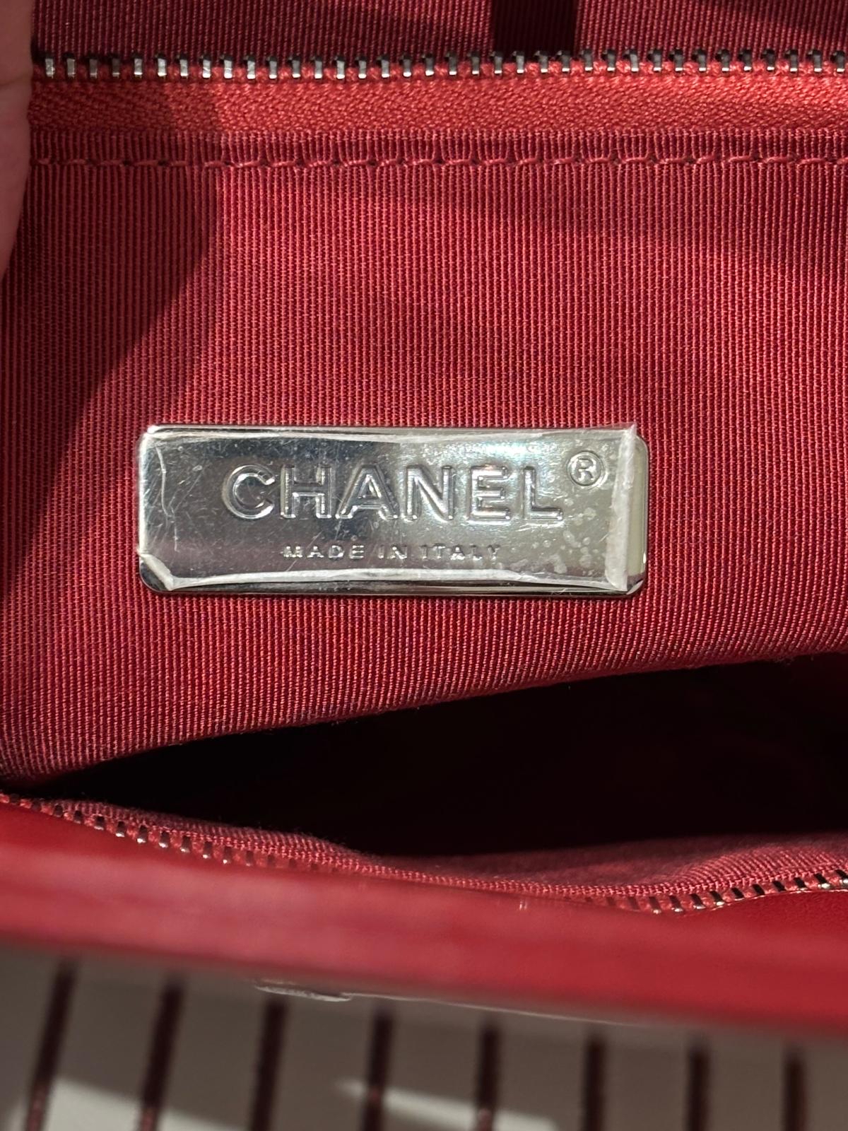 Chanel 31 hobo Calfskin 2 way bag 100%Authentic ,95%new  ✅card✅dust bag 