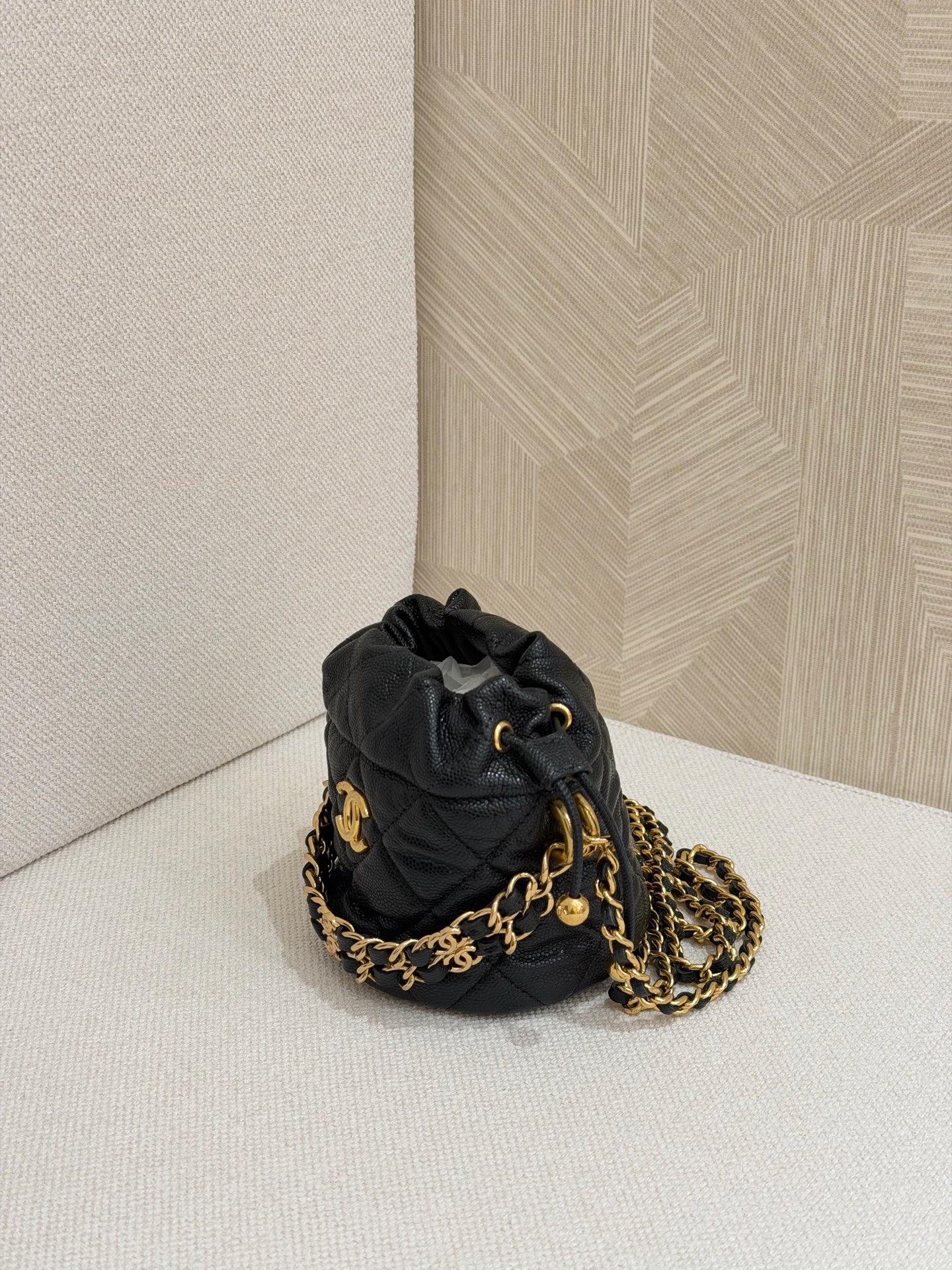 【預訂貨品】芯片款👜 Chanel 22k黑金金球mini水桶包