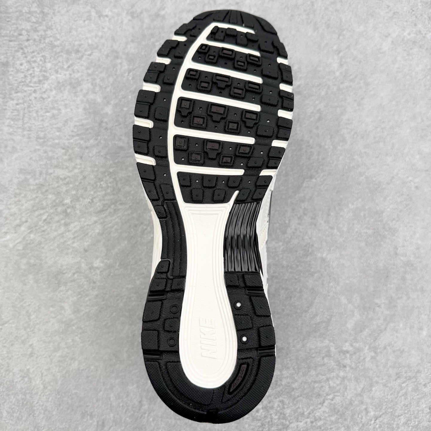 Nike P-6000 IO8711-101