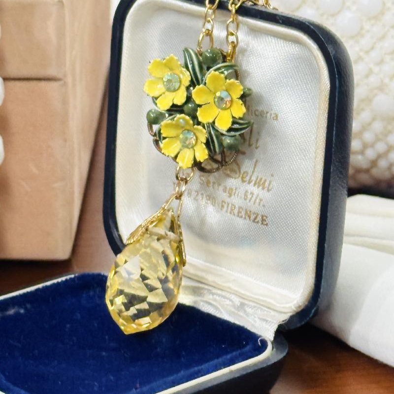 Vintage Recomposed Czechoslovakia Amber Glass Yellow Floral Necklace (B101)