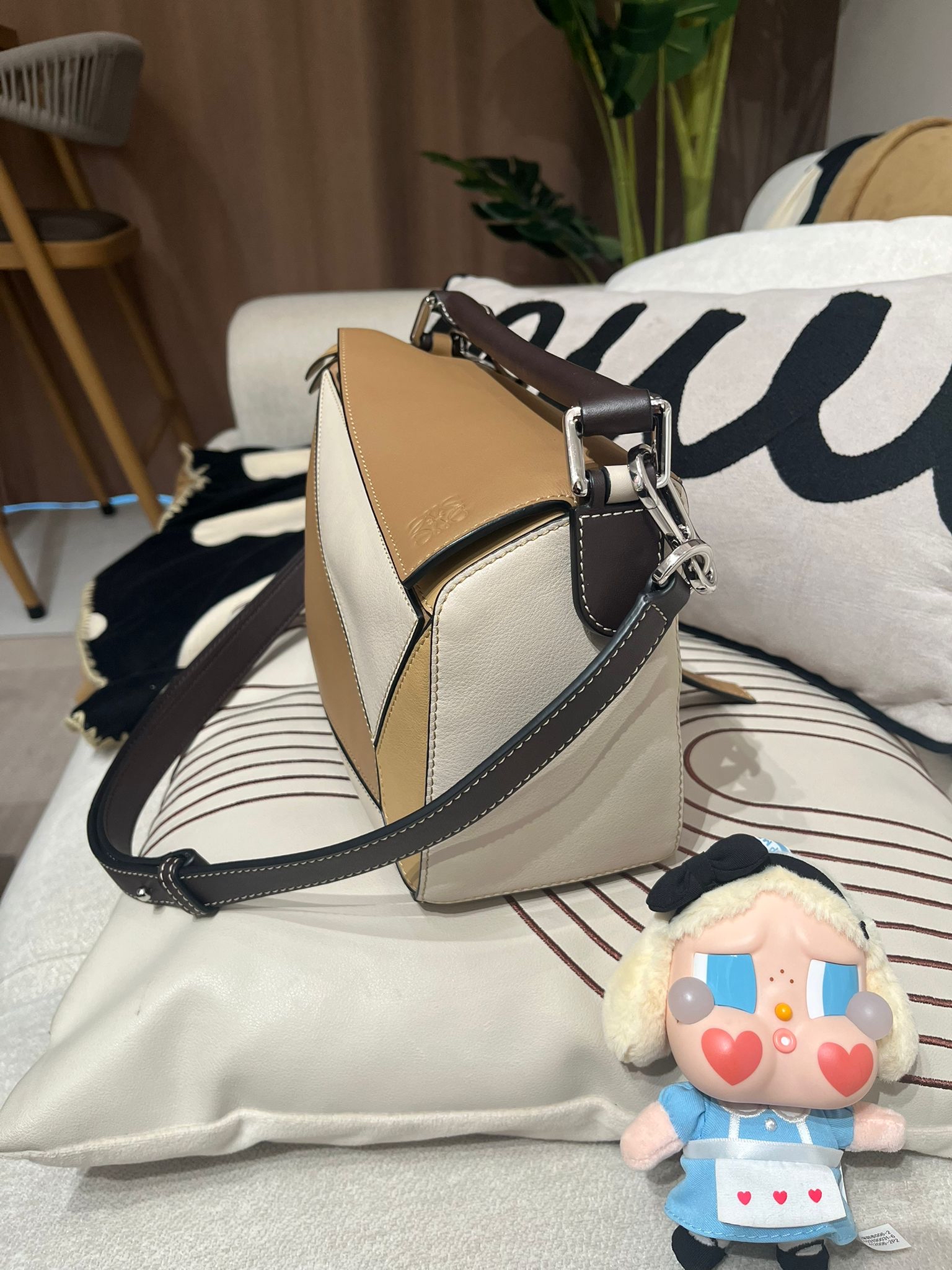 Loewe puzzle small calfskin  100%Authentic ,95%new  ✅ booklet ✅dust bag