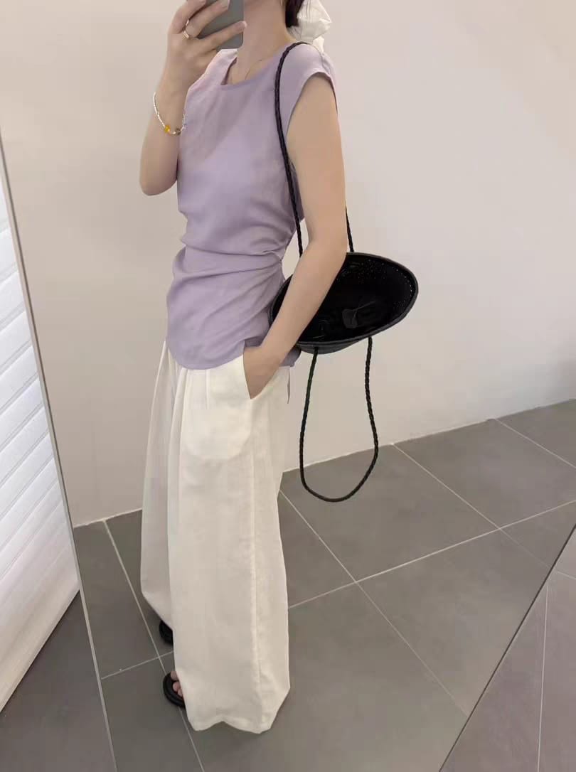 Minimal Front, Statement Back – Sleeveless Drawstring Open-Back Top ‖ 正面极简 背后亮眼 — 抽绳系带露背无袖上衣 KR01465