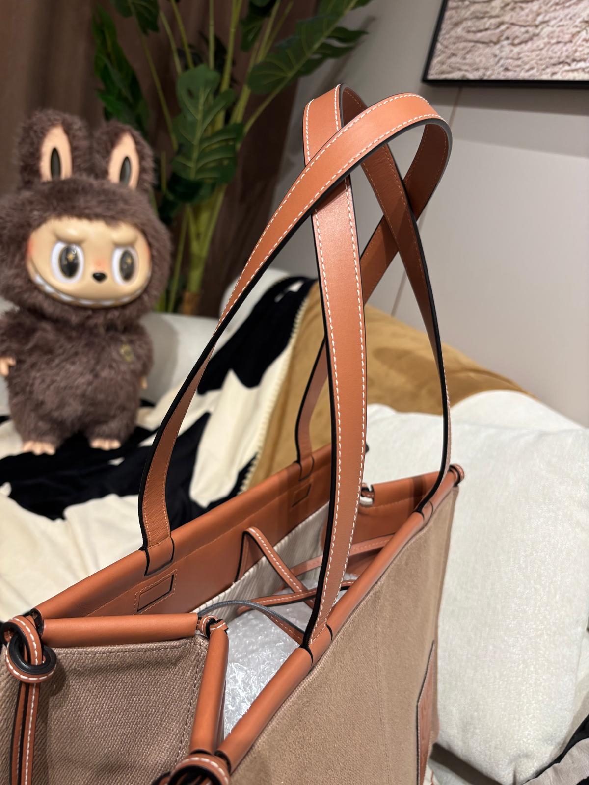 Loewe shoulder bag tote bag 100%Authentic,95%new✅dust bag 