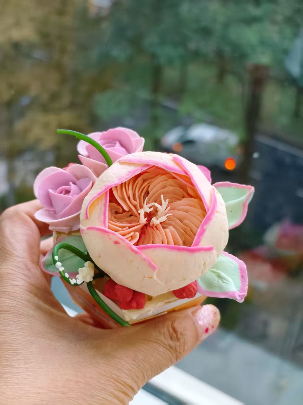 A裱花杯子蛋糕花束