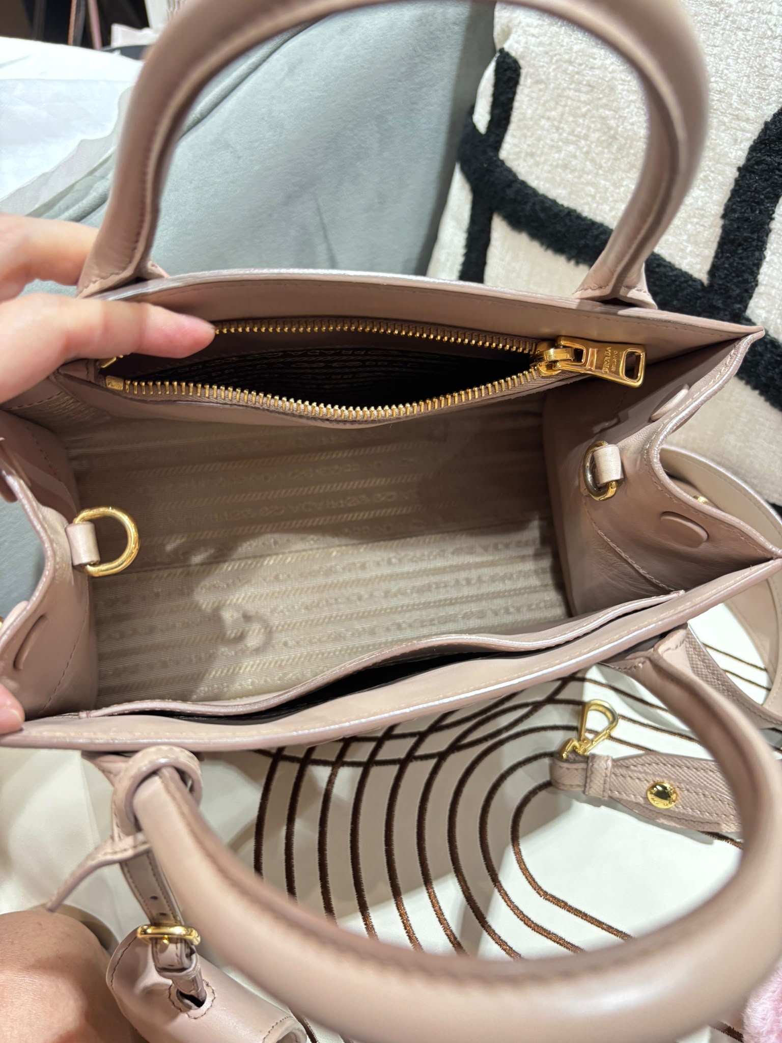Prada shoulder bag 2way bag  100%Authentic, 95%New
