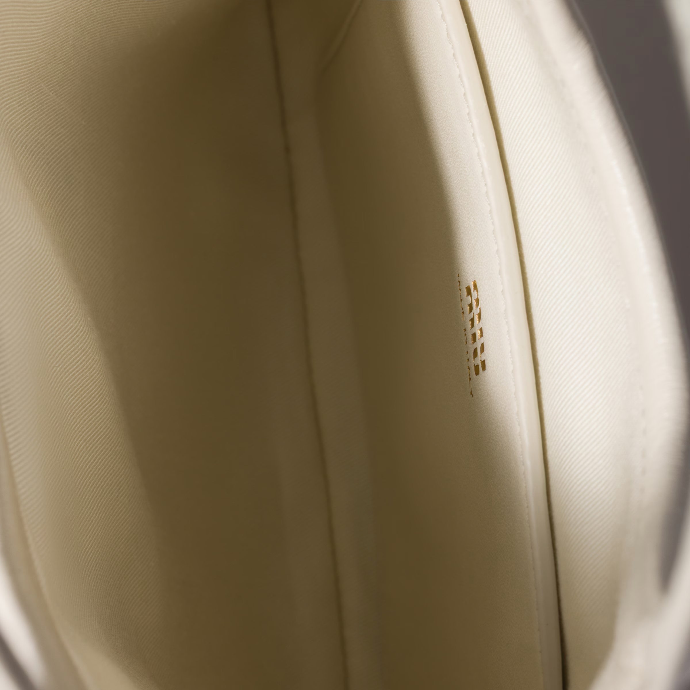 指定貨品優惠✨訂貨📮MIUMIU small IVY Bag  Size 24x20cm 跟可調節肩帶