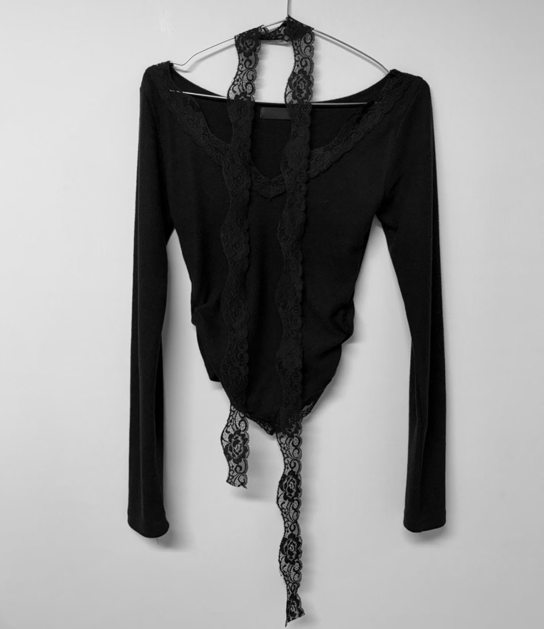 已售罄❌韓國姐姐感Lacy V領top +掛頸巾