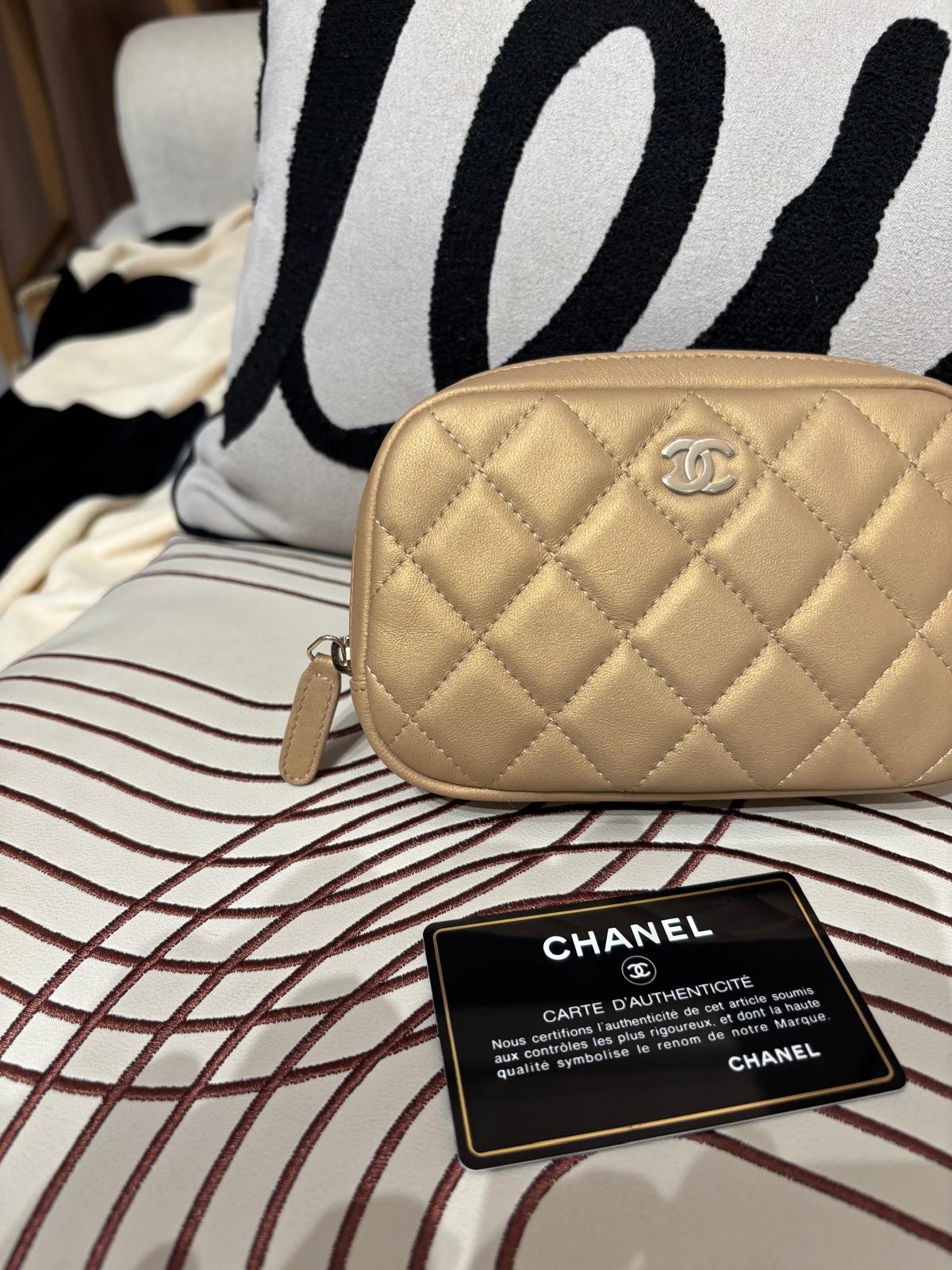 未使用品Chanel pouch calfskin  100%Authentic,unused,✅27card✅dust bag 