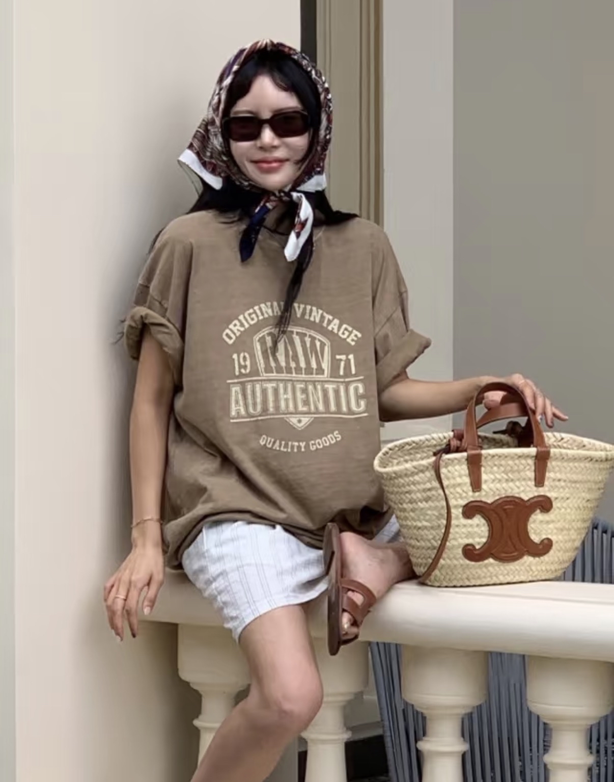 夏日必備🌴☀️  限時優惠🫶🏻訂貨🍒Celine Teen size basket  有條長肩帶可上肩 Size 23x21x15cm