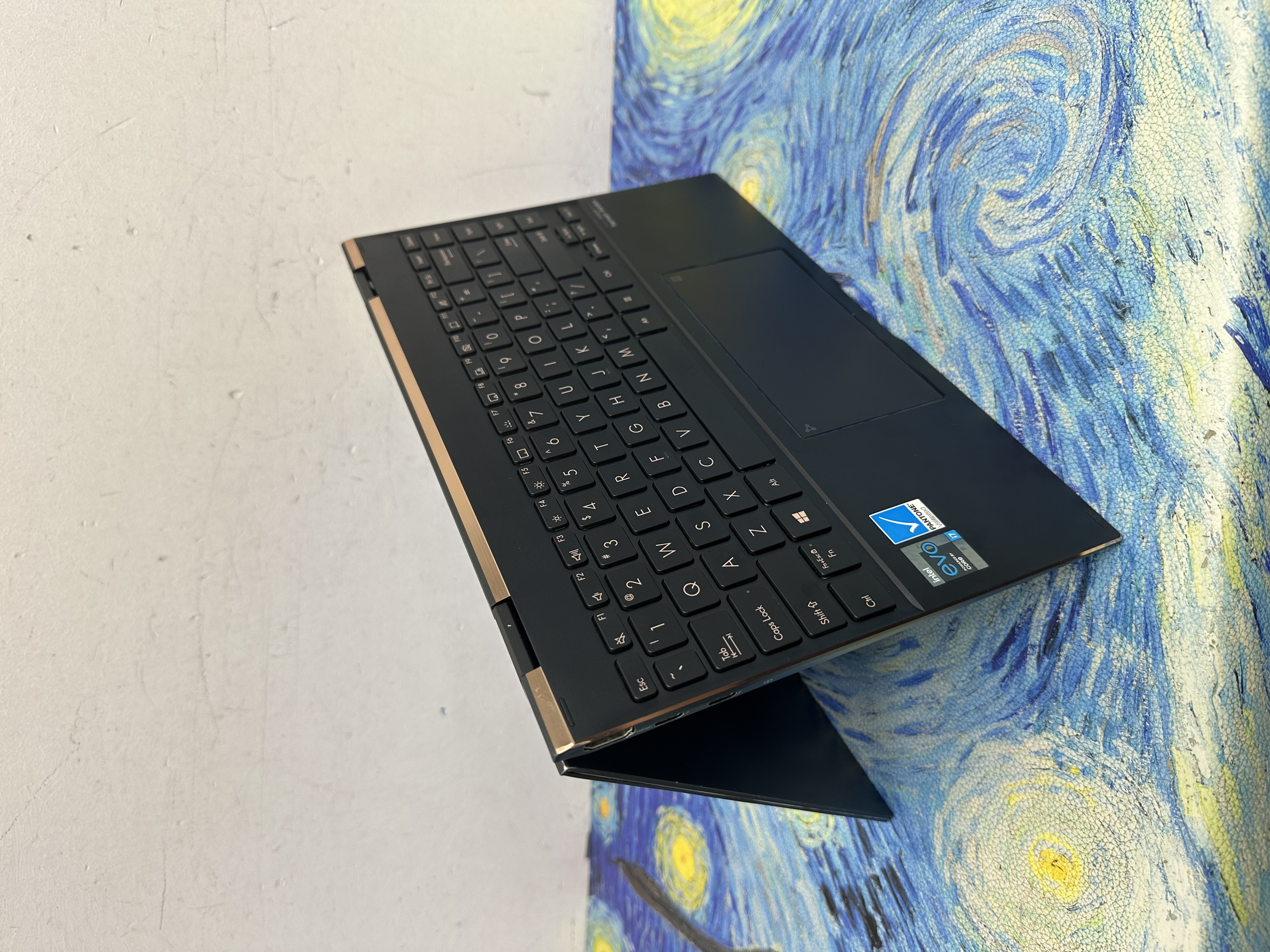 #6193 Asus Zenbook 13寸 Intel i7-1165G7/16GB Ram/512GB SSD /Pantone認證/Laptop / Notebook / Tablet / YouTube / Netflix / Win11/ Office / Work / PC