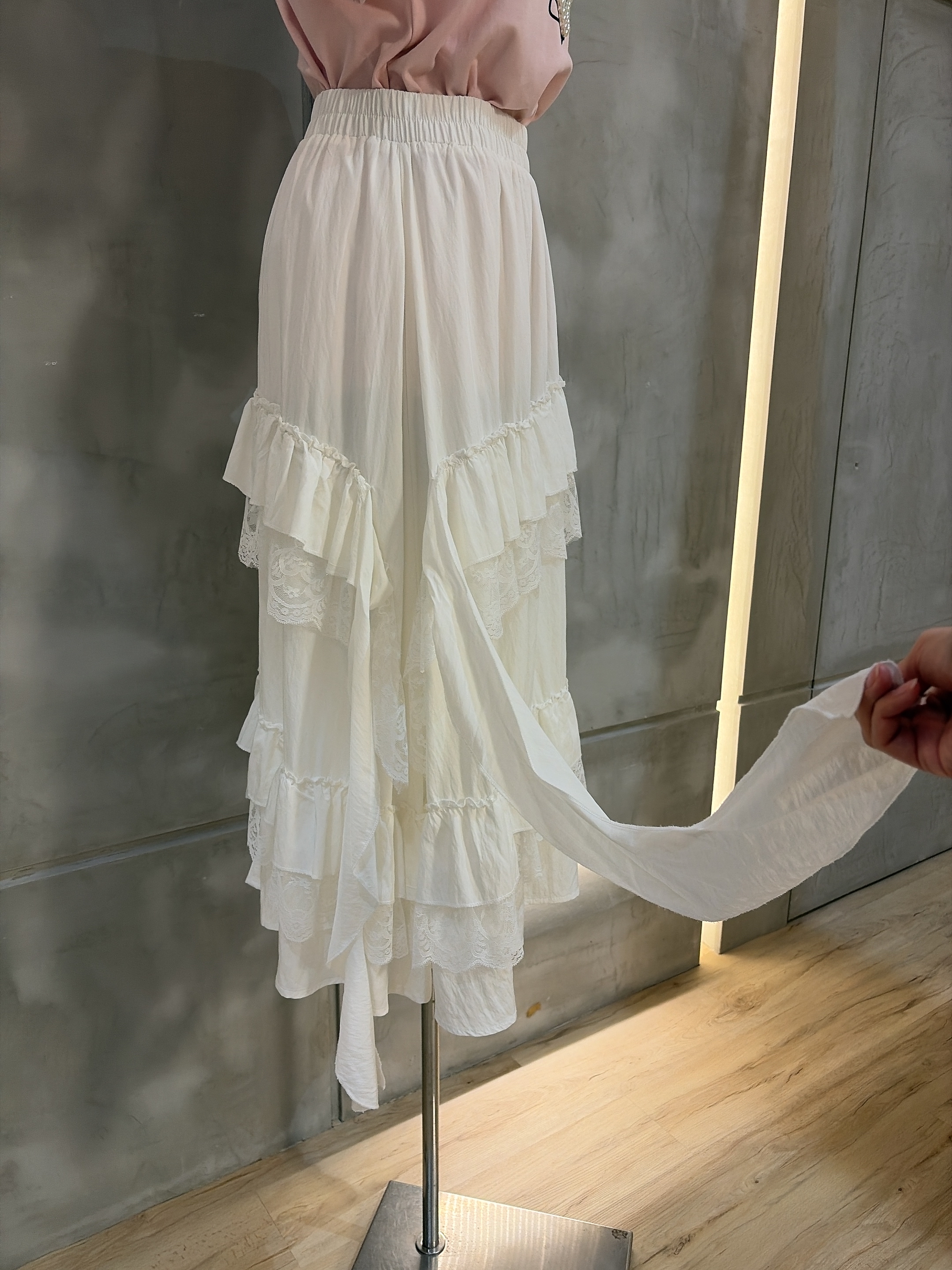 白色Ruffles skirt 