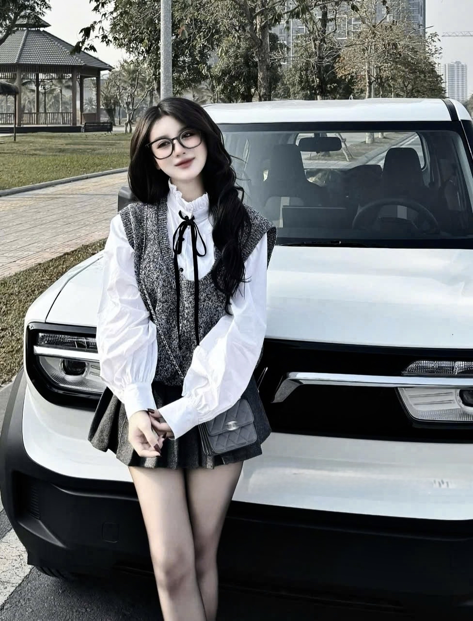 荷葉邊領襯衫及褶襬洋裝兩件套