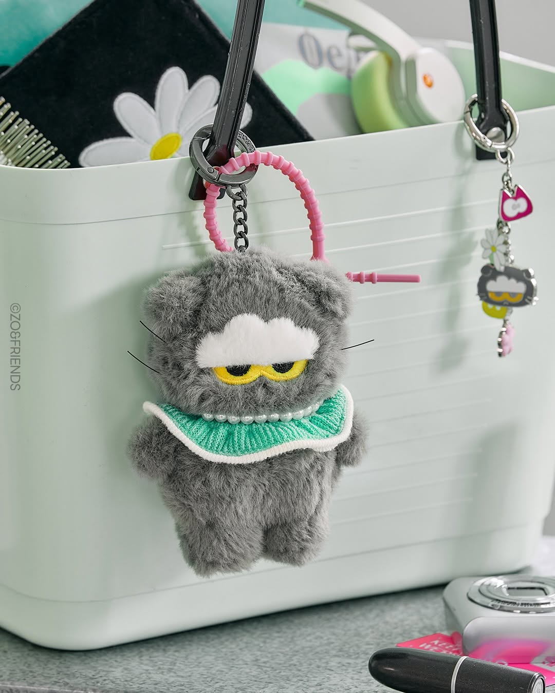 G-DRAGON - ZO & Friends Zoa signature & crown limited
