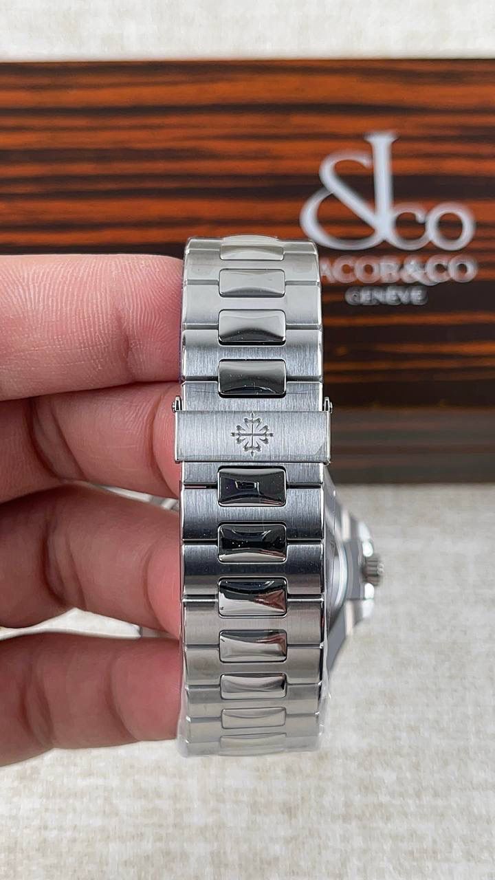 百达翡丽 Nautilus 鹦鹉螺系列自动机械男士腕表