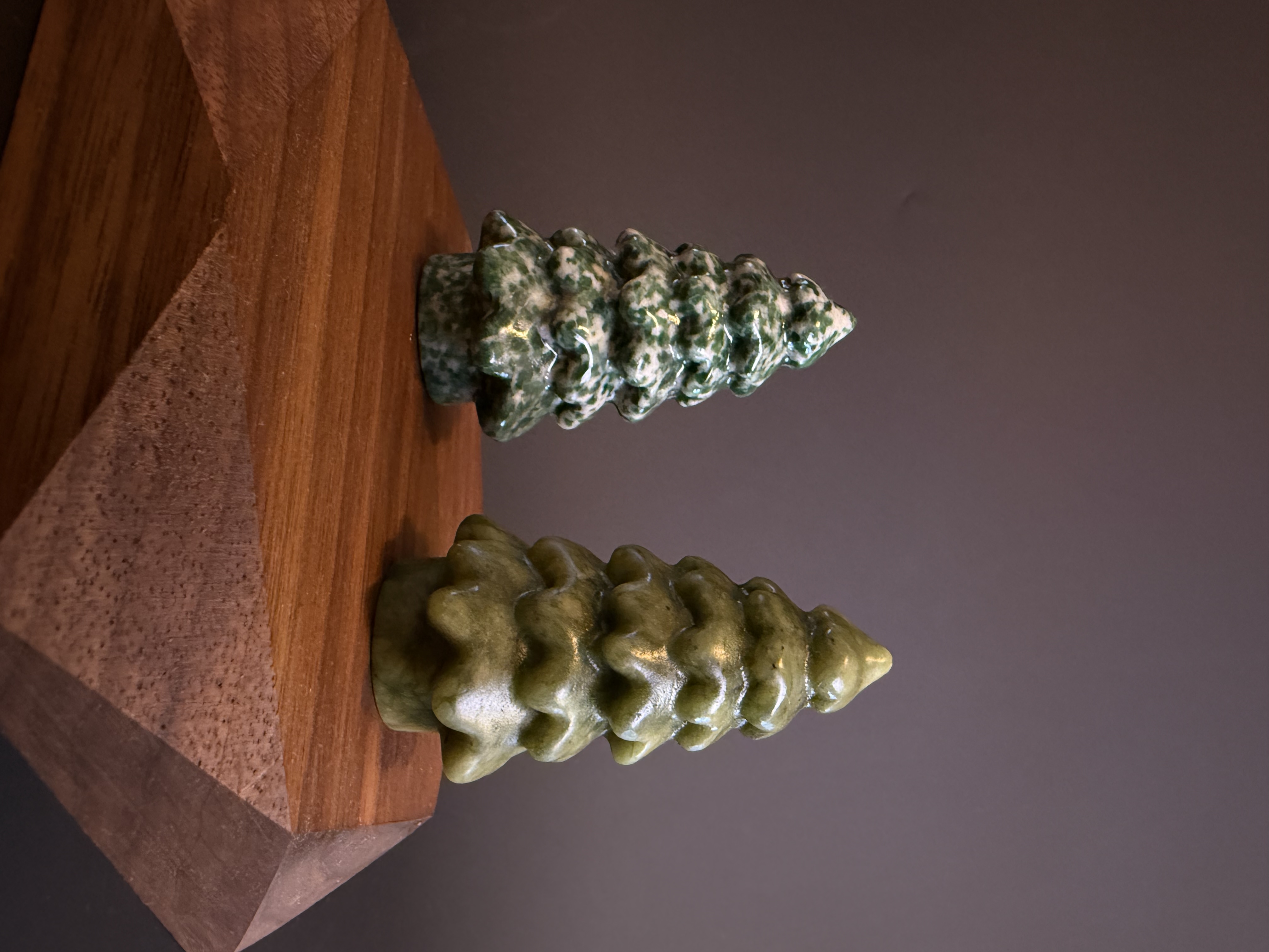 岫玉／青海翠聖誕小樹擺件｜Xiuyan Jade／Qinghai Cui Christmas Tree Ornament｜約3.5 × 6cm