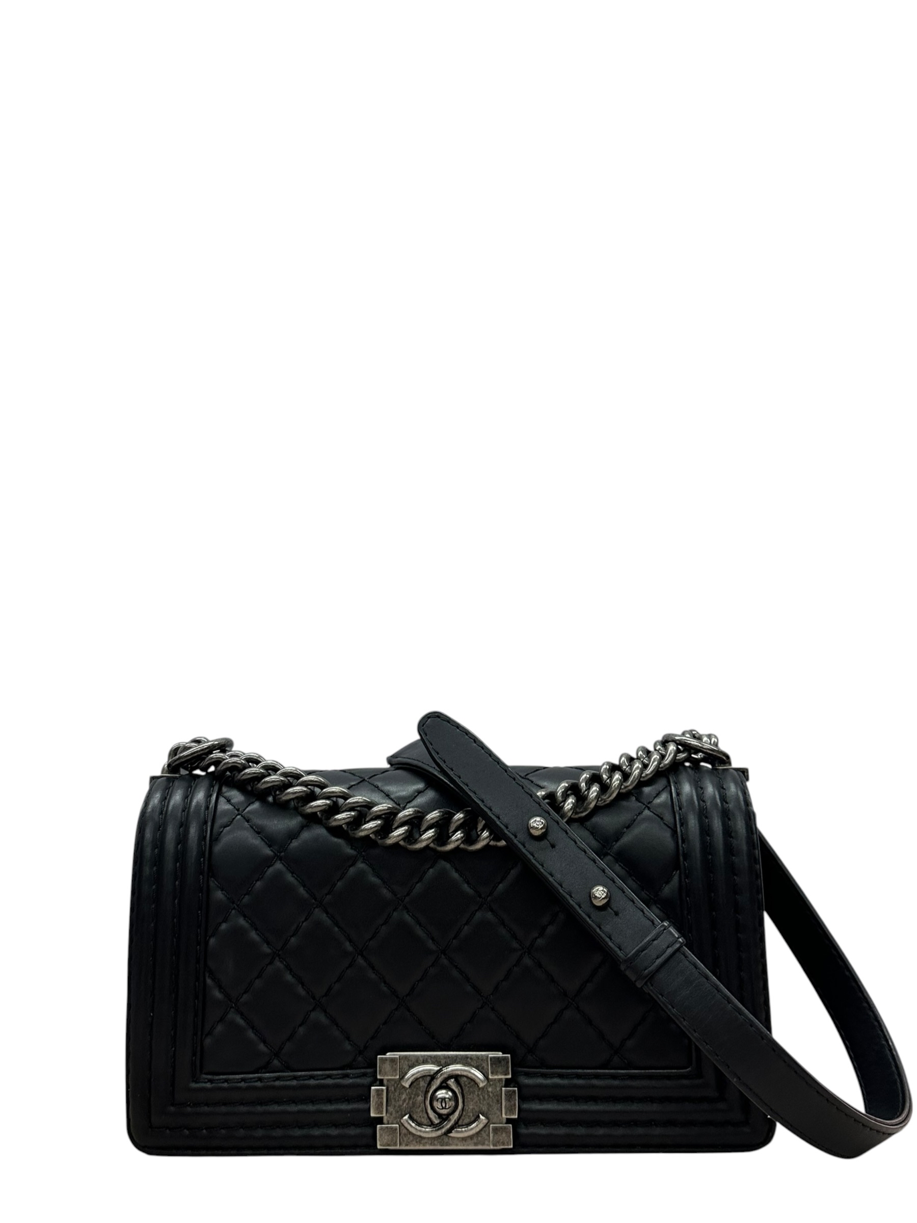 Pre-owned Chanel Boy 25 Handbag Calfskin / Product Code: 082102