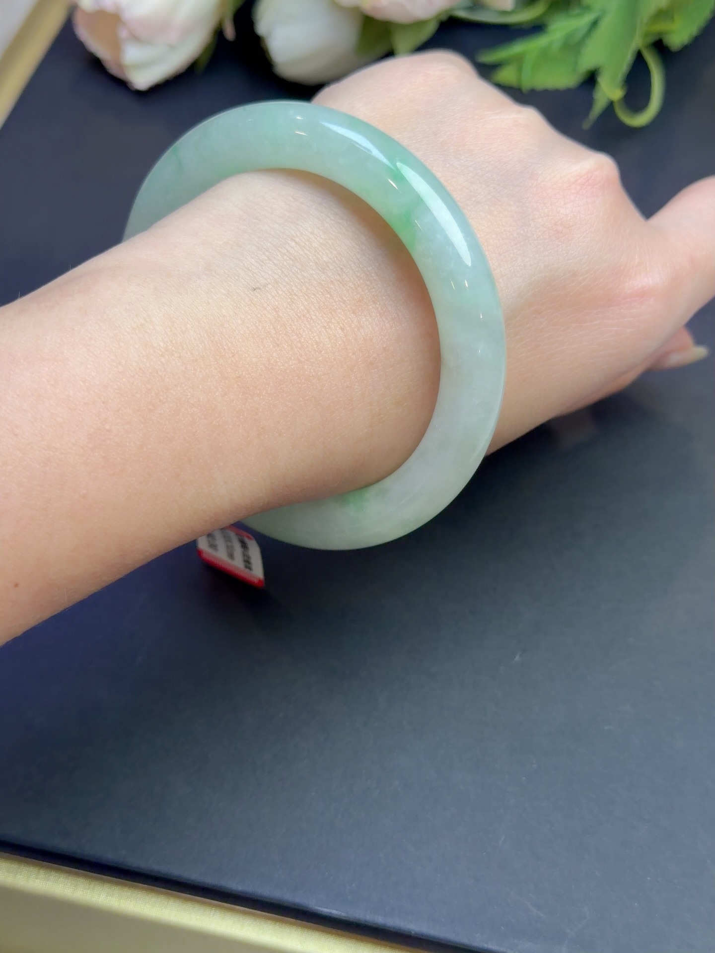 立春全场优惠！！🇲🇾超值Rm3600🉐🚫原价Rm4380.00冰胶金丝绿翡翠手镯 57*9*9mm 附证书#马来西亚翡翠 #怡保 #吉隆坡 #新山 #新加坡 翡翠手镯