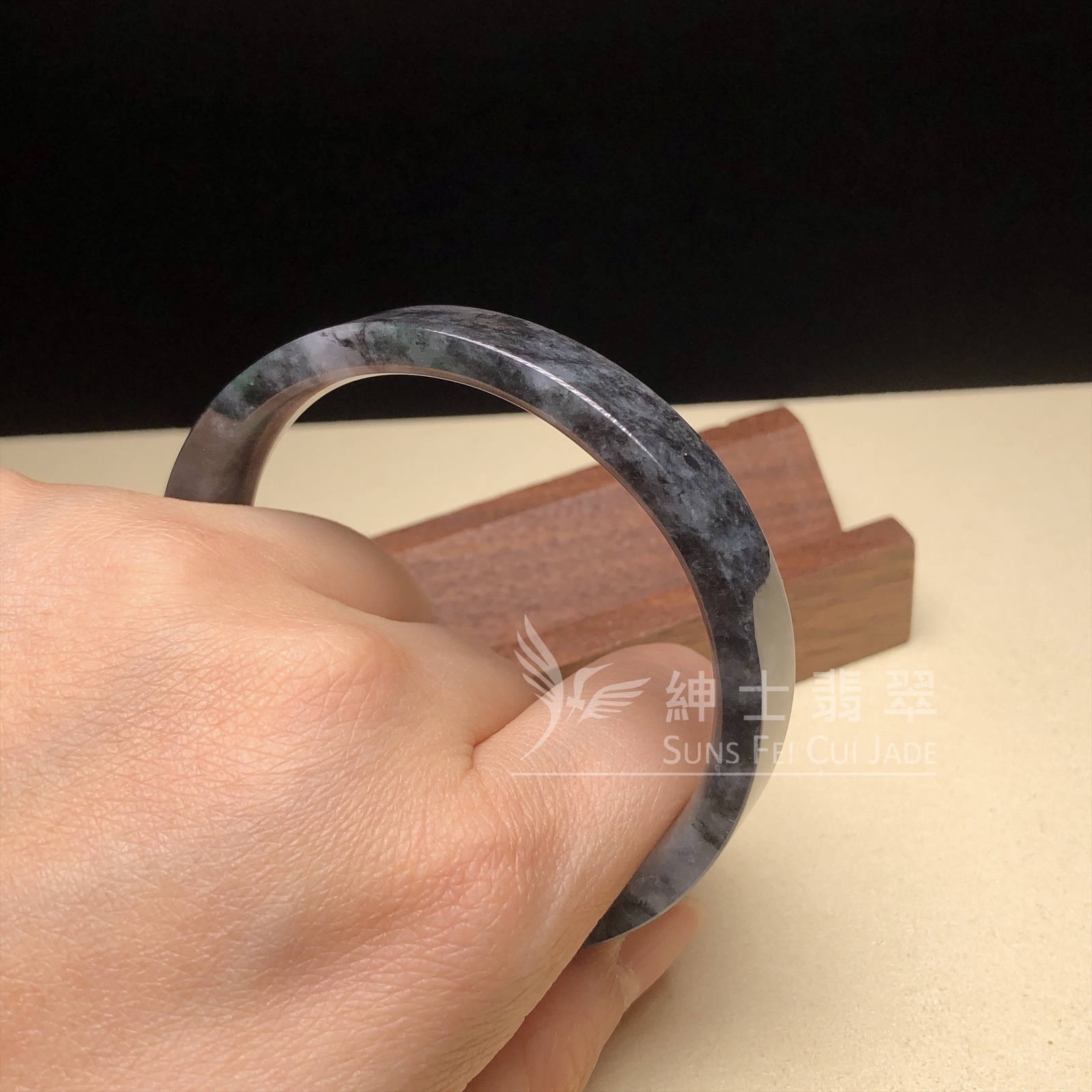 山水烏雞方貴妃鐲54.7mm C06241