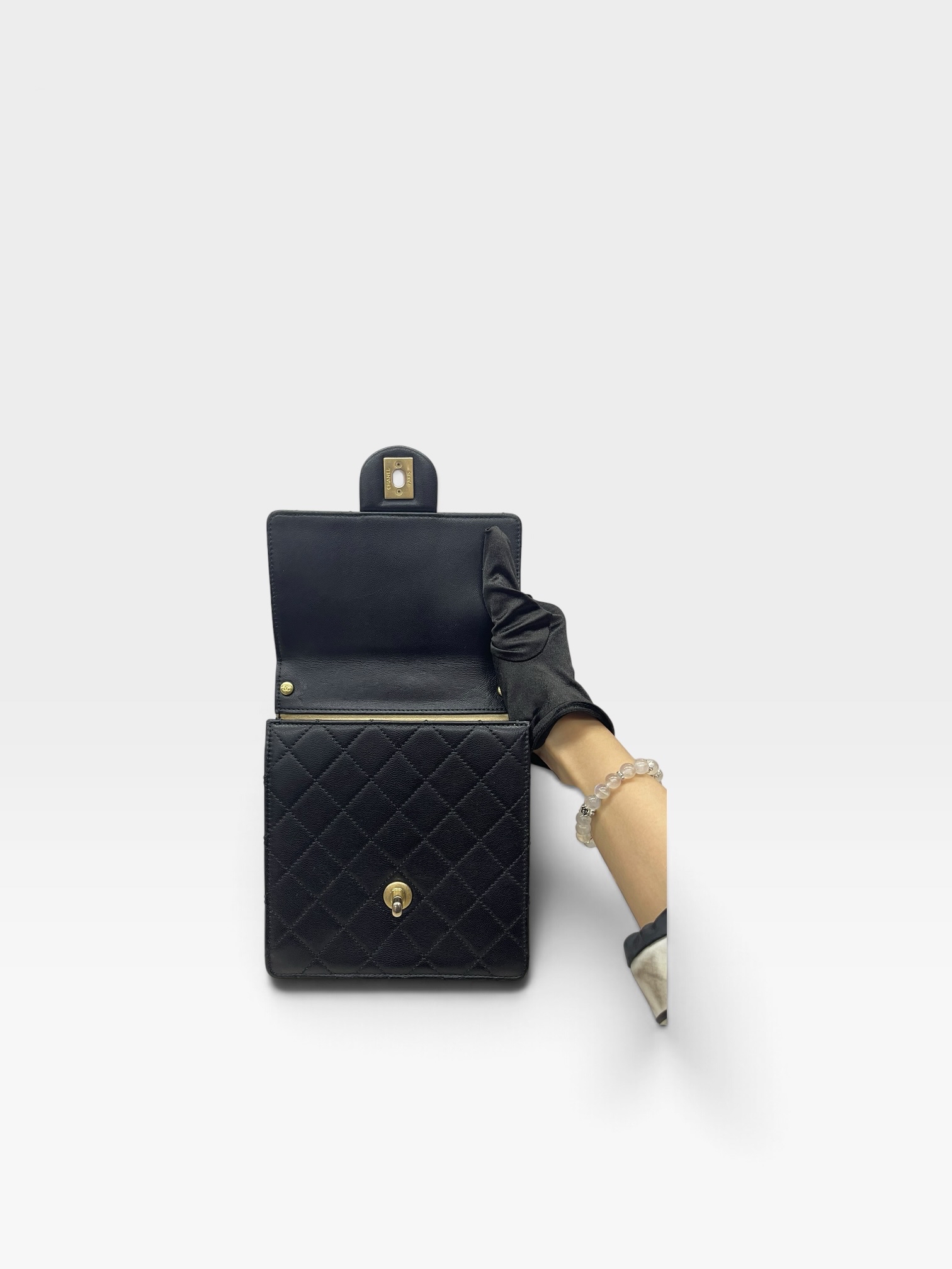 Pre-Owned CHANEL Chic Pearls Flap Bag / Product Code: 102911