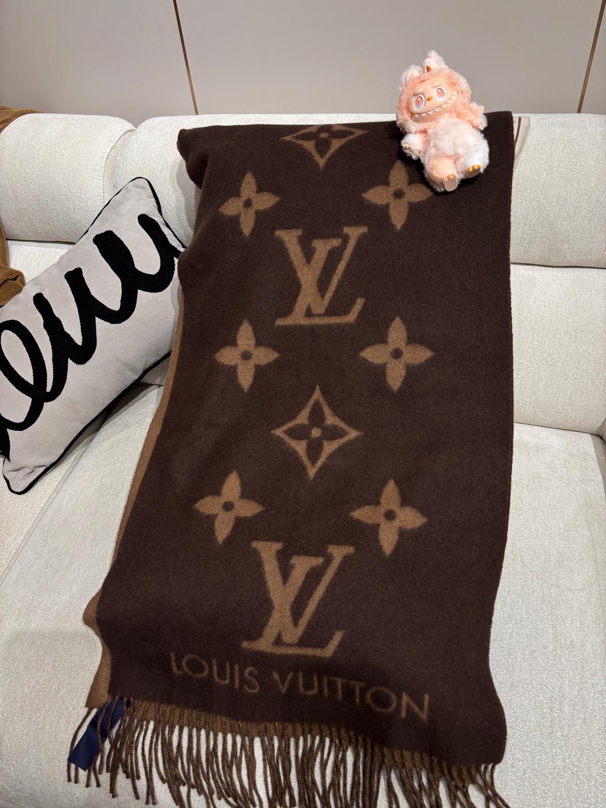 LV Reykjavik Scarf M78125 100%Authentic, Unused ✅Box